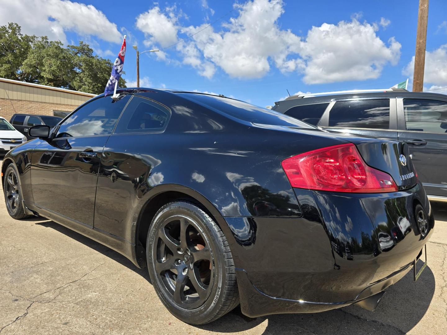 2007 BLACK /BEIGE LEATHER Infiniti G35 Coupe (JNKCV54E37M) with an 3.5L V6 DOHC 24V engine, 5-Speed Automatic Overdrive transmission, located at 2660 S.Garland Avenue, Garland, TX, 75041, (469) 298-3118, 32.885551, -96.655602 - Welcome to DallasAutos4Less, one of the Premier BUY HERE PAY HERE Dealers in the North Dallas Area. We specialize in financing to people with NO CREDIT or BAD CREDIT. We need proof of income, proof of residence, and a ID. Come buy your new car from us today!! This is a very well cared for 2007 IN - Photo#4