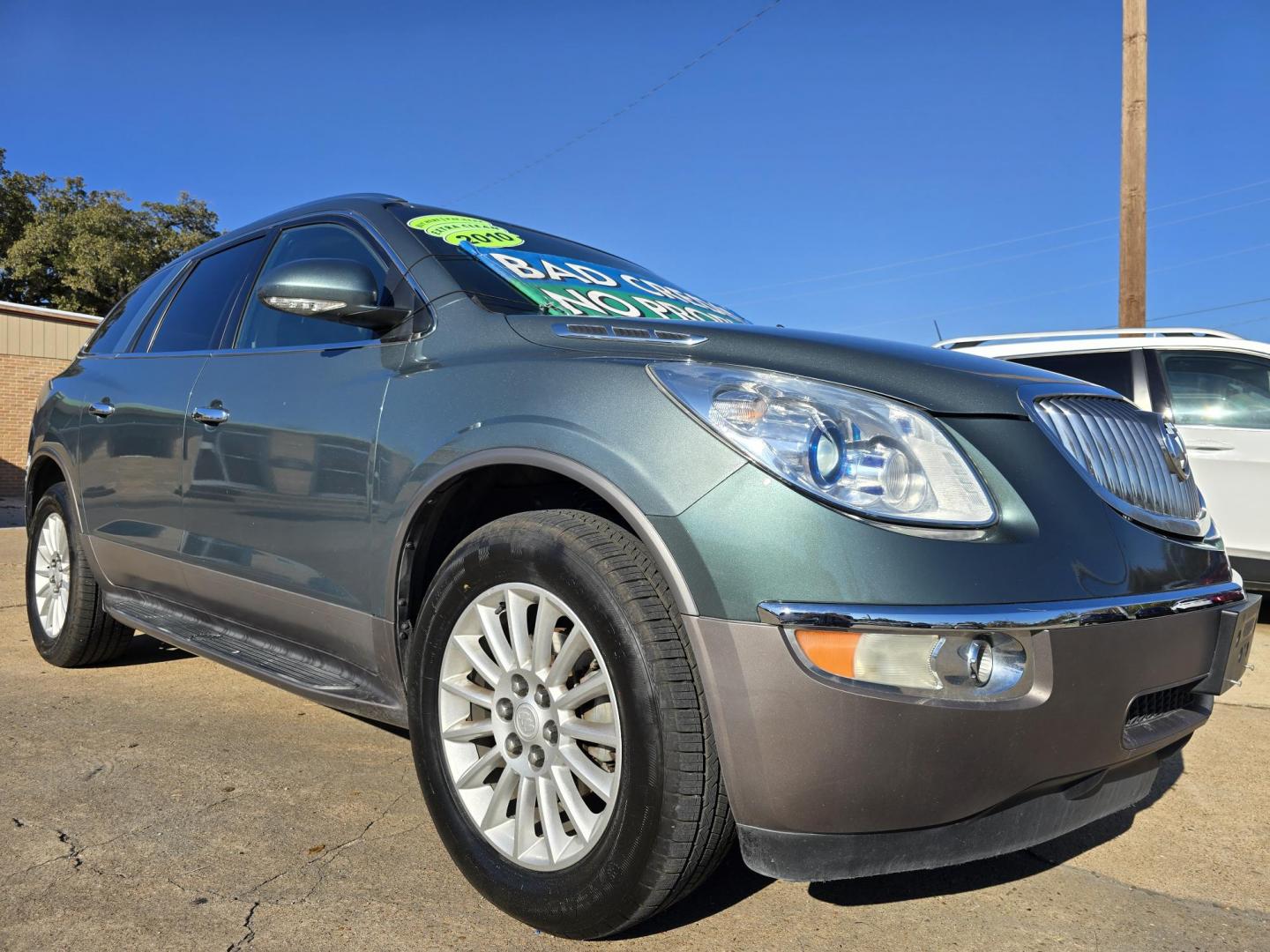 2010 GRAY Buick Enclave CXL (5GALRBED4AJ) , AUTO transmission, located at 2660 S.Garland Avenue, Garland, TX, 75041, (469) 298-3118, 32.885551, -96.655602 - Welcome to DallasAutos4Less, one of the Premier BUY HERE PAY HERE Dealers in the North Dallas Area. We specialize in financing to people with NO CREDIT or BAD CREDIT. We need proof of income, proof of residence, and a ID. Come buy your new car from us today!! This is a Super Clean 2010 BUICK ENCL - Photo#1