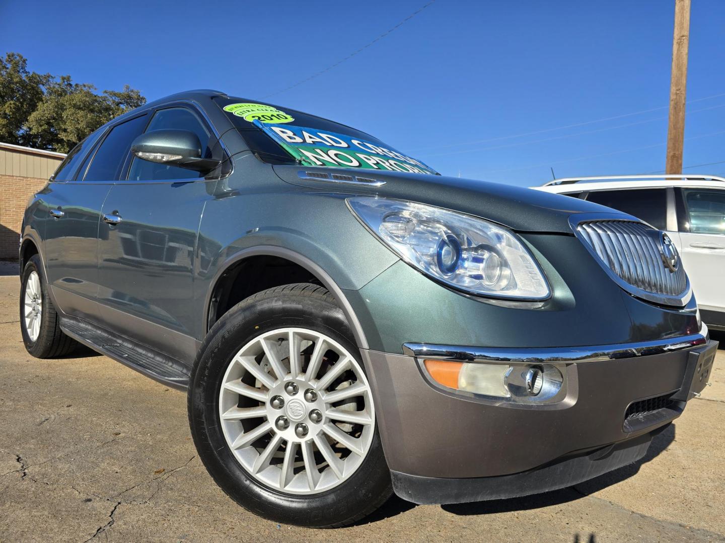 2010 GRAY Buick Enclave CXL (5GALRBED4AJ) , AUTO transmission, located at 2660 S.Garland Avenue, Garland, TX, 75041, (469) 298-3118, 32.885551, -96.655602 - Welcome to DallasAutos4Less, one of the Premier BUY HERE PAY HERE Dealers in the North Dallas Area. We specialize in financing to people with NO CREDIT or BAD CREDIT. We need proof of income, proof of residence, and a ID. Come buy your new car from us today!! This is a Super Clean 2010 BUICK ENCL - Photo#2