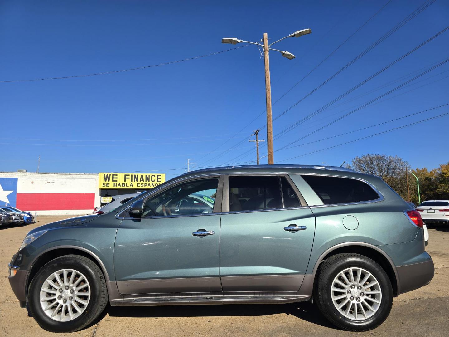 2010 GRAY Buick Enclave CXL (5GALRBED4AJ) , AUTO transmission, located at 2660 S.Garland Avenue, Garland, TX, 75041, (469) 298-3118, 32.885551, -96.655602 - Welcome to DallasAutos4Less, one of the Premier BUY HERE PAY HERE Dealers in the North Dallas Area. We specialize in financing to people with NO CREDIT or BAD CREDIT. We need proof of income, proof of residence, and a ID. Come buy your new car from us today!! This is a Super Clean 2010 BUICK ENCL - Photo#6