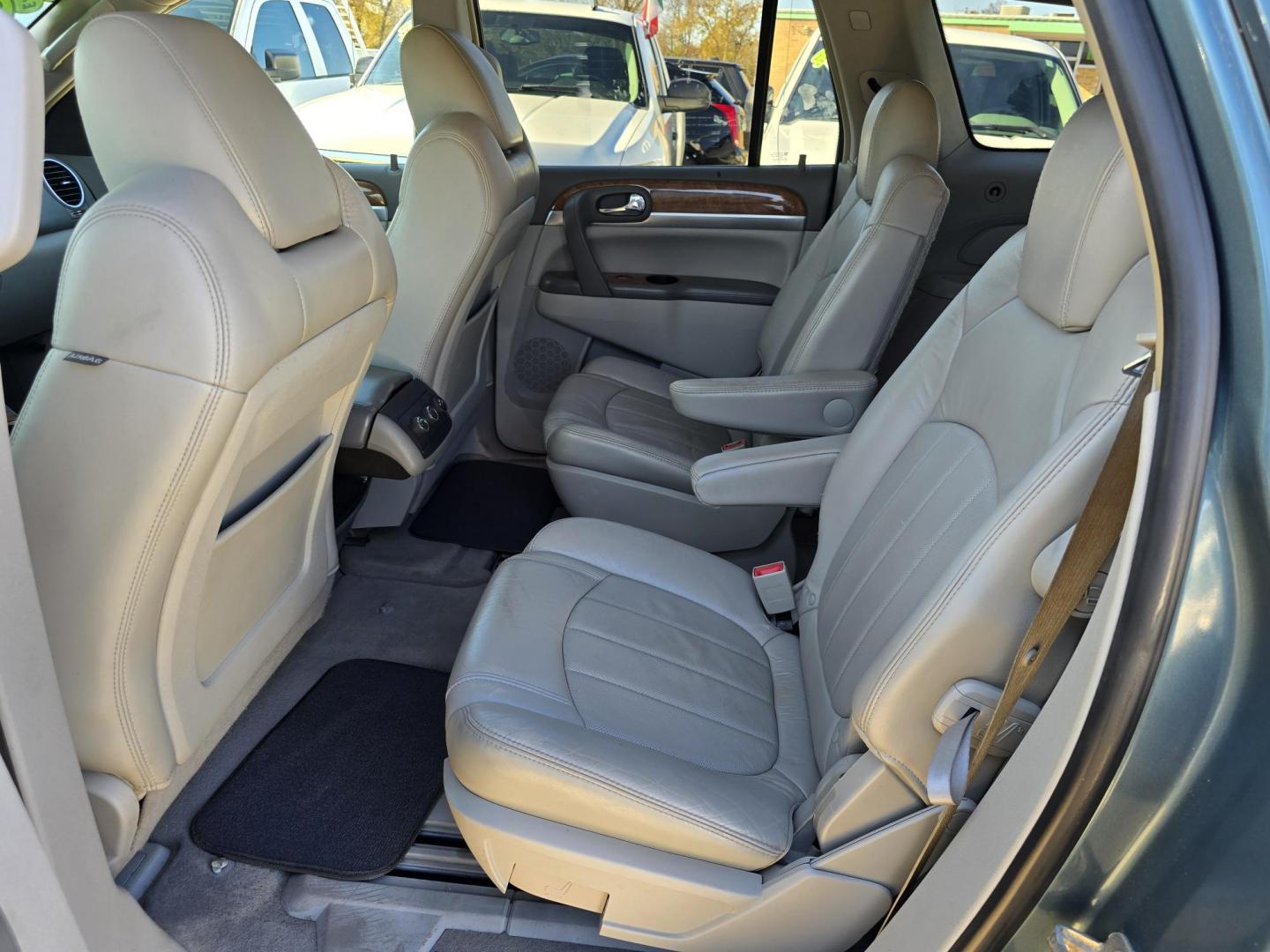 2010 GRAY Buick Enclave CXL (5GALRBED4AJ) , AUTO transmission, located at 2660 S.Garland Avenue, Garland, TX, 75041, (469) 298-3118, 32.885551, -96.655602 - Welcome to DallasAutos4Less, one of the Premier BUY HERE PAY HERE Dealers in the North Dallas Area. We specialize in financing to people with NO CREDIT or BAD CREDIT. We need proof of income, proof of residence, and a ID. Come buy your new car from us today!! This is a Super Clean 2010 BUICK ENCL - Photo#16