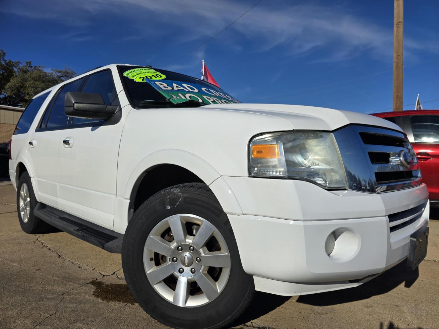 2010 WHITE Ford Expedition XLT (1FMJU1F57AE) with an 5.4L V8 SOHC 16V engine, 6-Speed Automatic transmission, located at 2660 S.Garland Avenue, Garland, TX, 75041, (469) 298-3118, 32.885551, -96.655602 - Photo#0