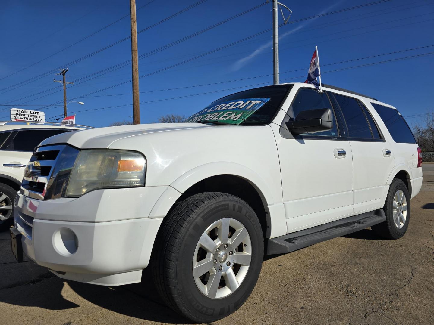 2010 WHITE Ford Expedition XLT (1FMJU1F57AE) with an 5.4L V8 SOHC 16V engine, 6-Speed Automatic transmission, located at 2660 S.Garland Avenue, Garland, TX, 75041, (469) 298-3118, 32.885551, -96.655602 - Photo#7