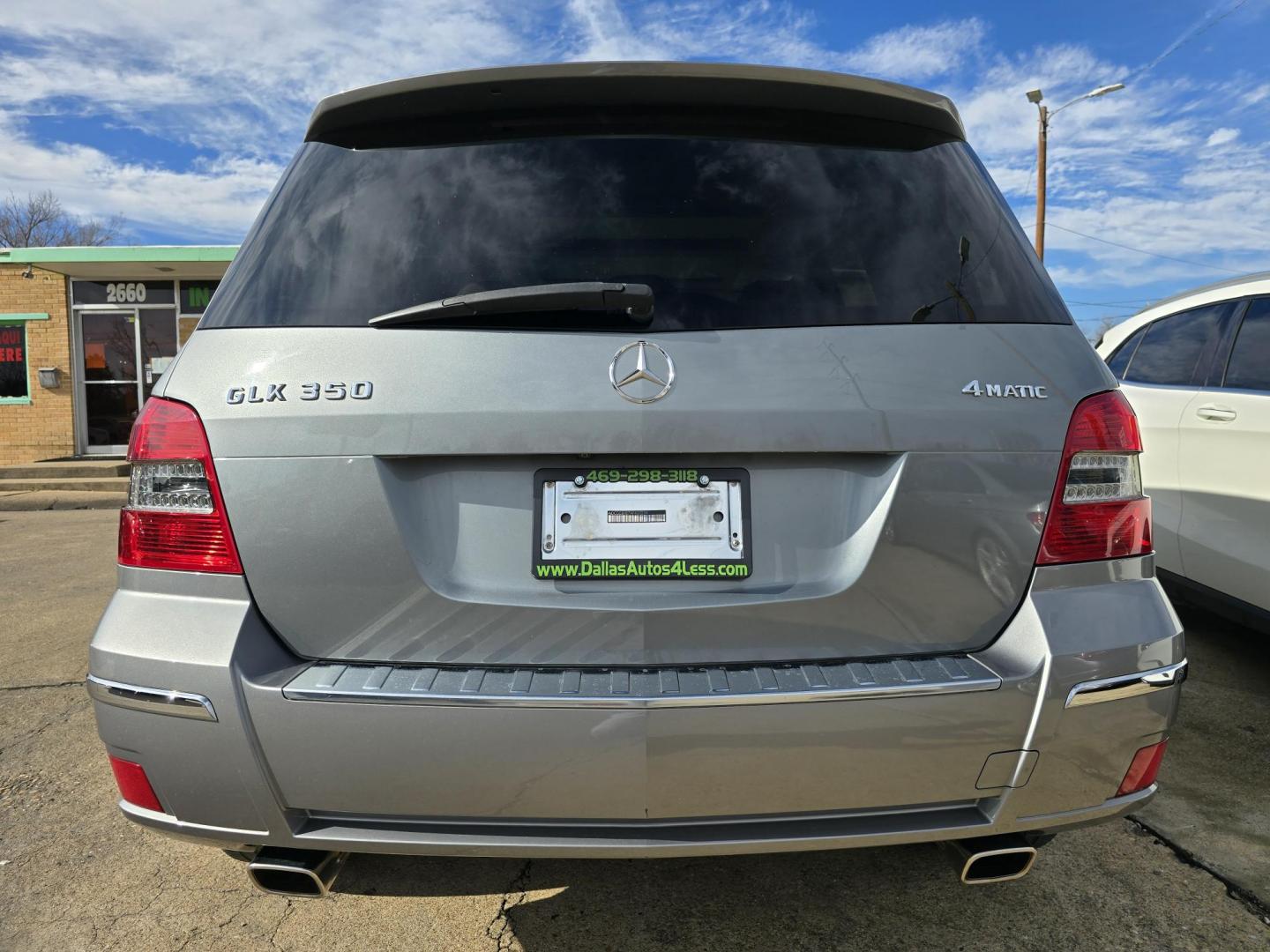 2010 GRAY Mercedes-Benz GLK-Class (WDCGG8HB7AF) , 7-Speed Automatic Overdrive transmission, located at 2660 S.Garland Avenue, Garland, TX, 75041, (469) 298-3118, 32.885551, -96.655602 - Photo#4