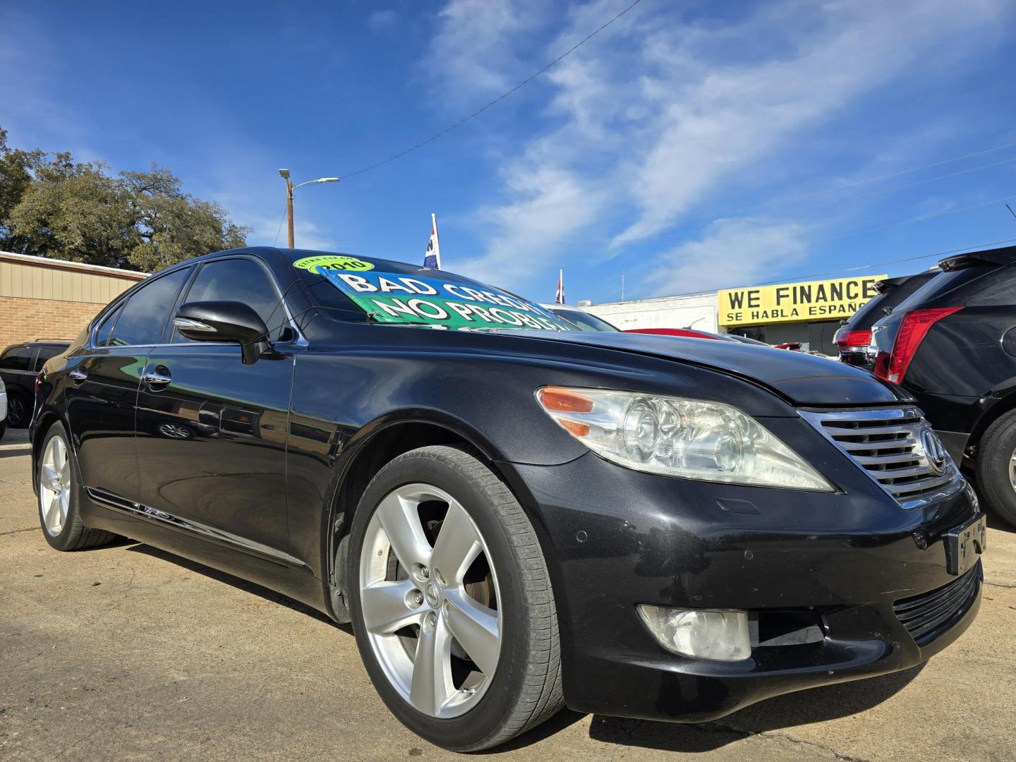 2011 GRAY Lexus LS 460 Luxury Sedan (JTHBL5EF4B5) with an 4.6L V8 DOHC 32V engine, 8-Speed Automatic transmission, located at 2660 S.Garland Avenue, Garland, TX, 75041, (469) 298-3118, 32.885551, -96.655602 - Photo#1