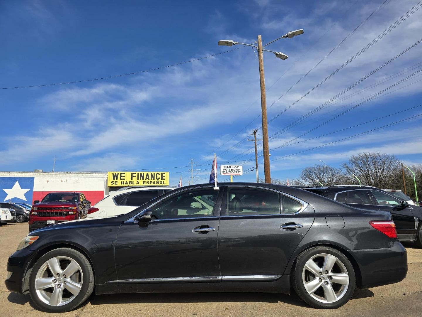 2011 GRAY Lexus LS 460 Luxury Sedan (JTHBL5EF4B5) with an 4.6L V8 DOHC 32V engine, 8-Speed Automatic transmission, located at 2660 S.Garland Avenue, Garland, TX, 75041, (469) 298-3118, 32.885551, -96.655602 - Photo#6