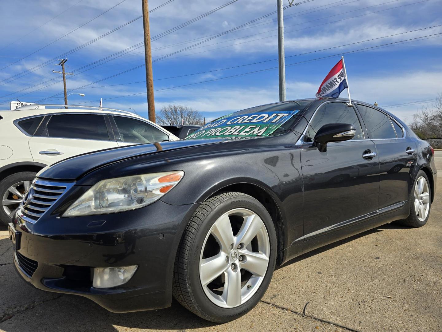 2011 GRAY Lexus LS 460 Luxury Sedan (JTHBL5EF4B5) with an 4.6L V8 DOHC 32V engine, 8-Speed Automatic transmission, located at 2660 S.Garland Avenue, Garland, TX, 75041, (469) 298-3118, 32.885551, -96.655602 - Photo#7