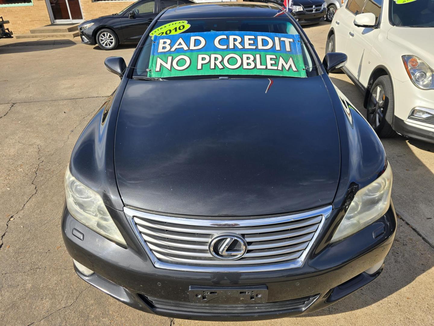 2011 GRAY Lexus LS 460 Luxury Sedan (JTHBL5EF4B5) with an 4.6L V8 DOHC 32V engine, 8-Speed Automatic transmission, located at 2660 S.Garland Avenue, Garland, TX, 75041, (469) 298-3118, 32.885551, -96.655602 - Photo#8