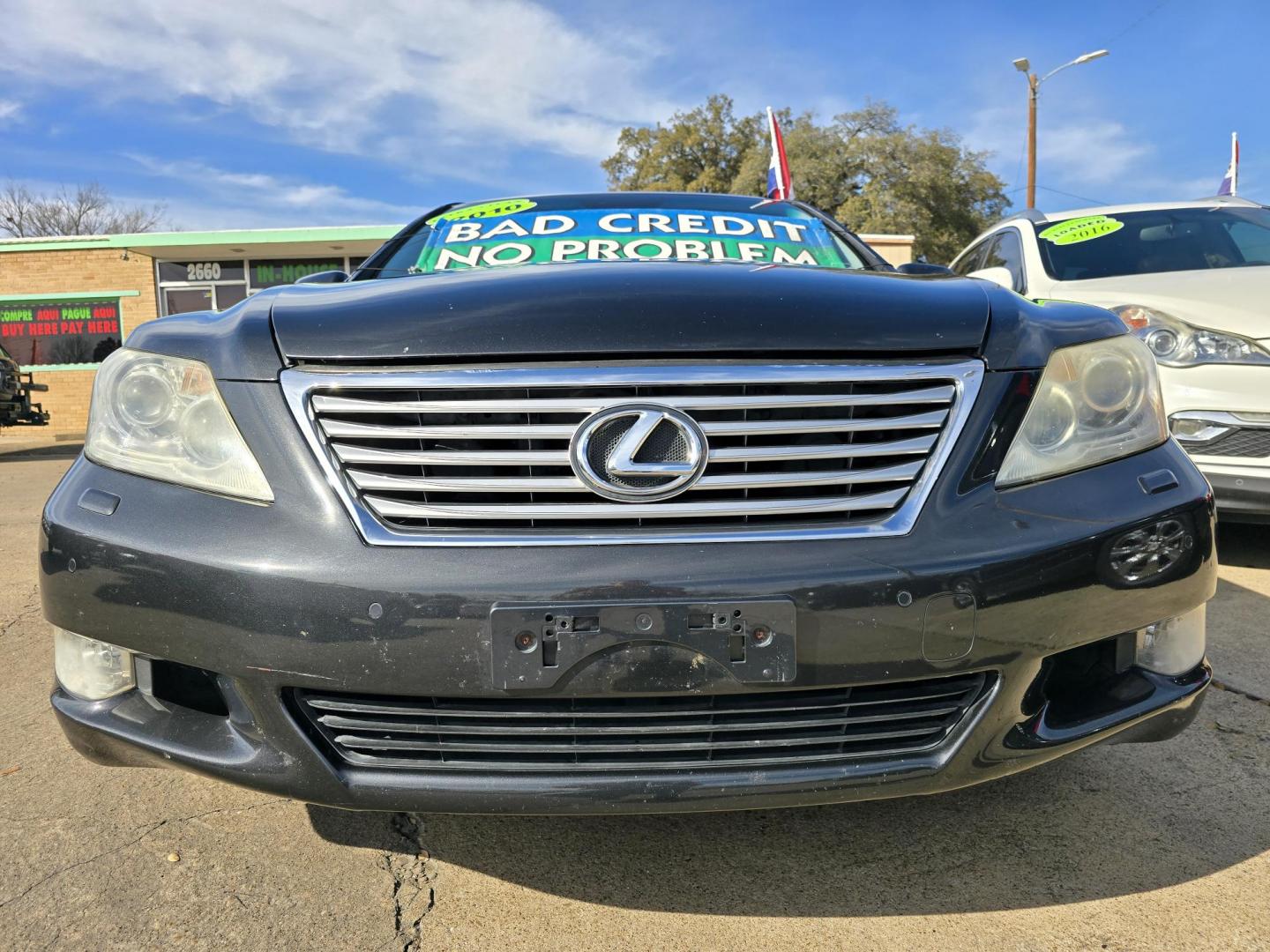 2011 GRAY Lexus LS 460 Luxury Sedan (JTHBL5EF4B5) with an 4.6L V8 DOHC 32V engine, 8-Speed Automatic transmission, located at 2660 S.Garland Avenue, Garland, TX, 75041, (469) 298-3118, 32.885551, -96.655602 - Photo#9