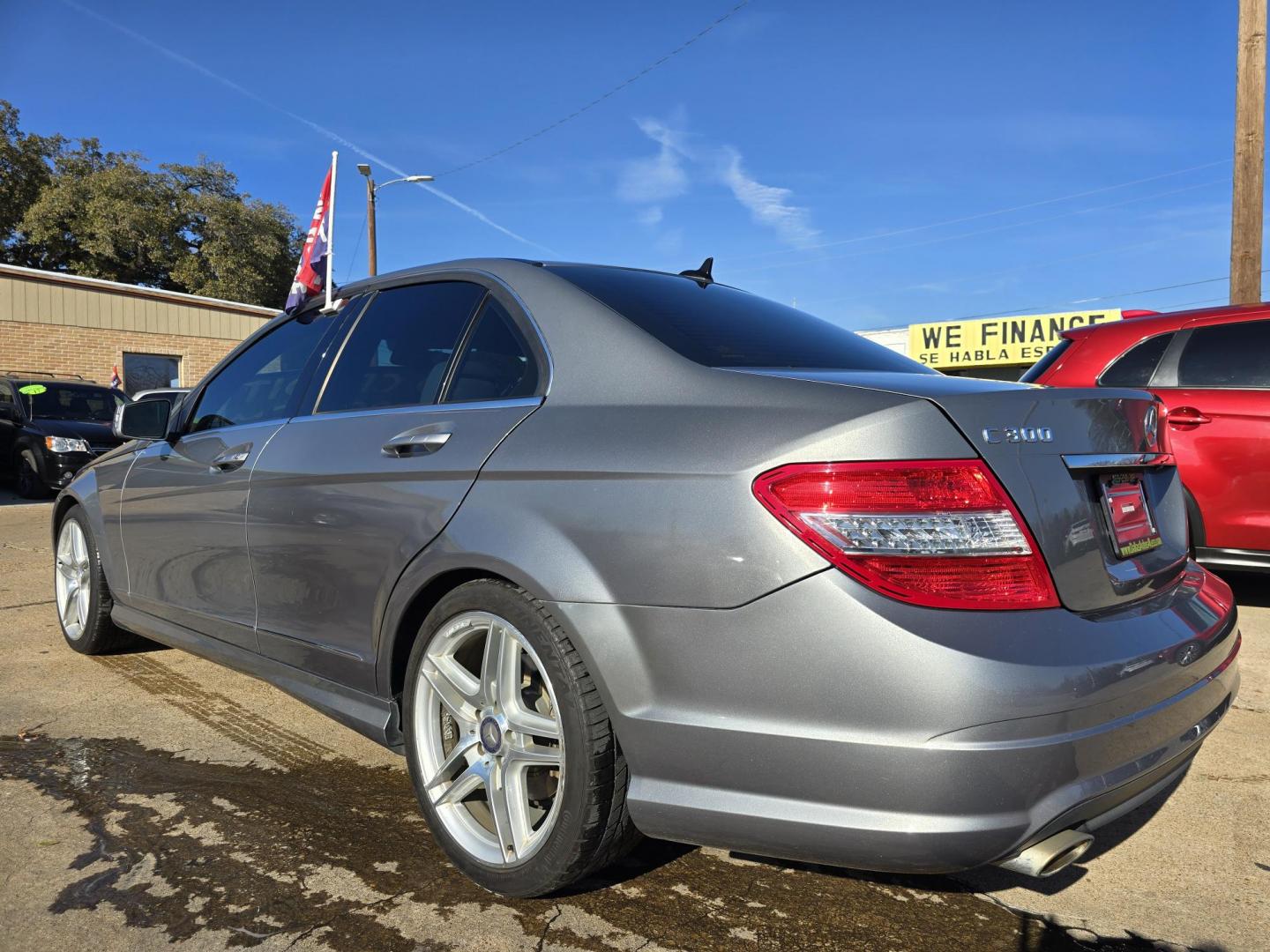 2011 SILVER Mercedes-Benz C-Class Luxury (WDDGF5EB1BA) with an 3.0L V6 DOHC 24V engine, 7-Speed Automatic transmission, located at 2660 S.Garland Avenue, Garland, TX, 75041, (469) 298-3118, 32.885551, -96.655602 - Photo#5