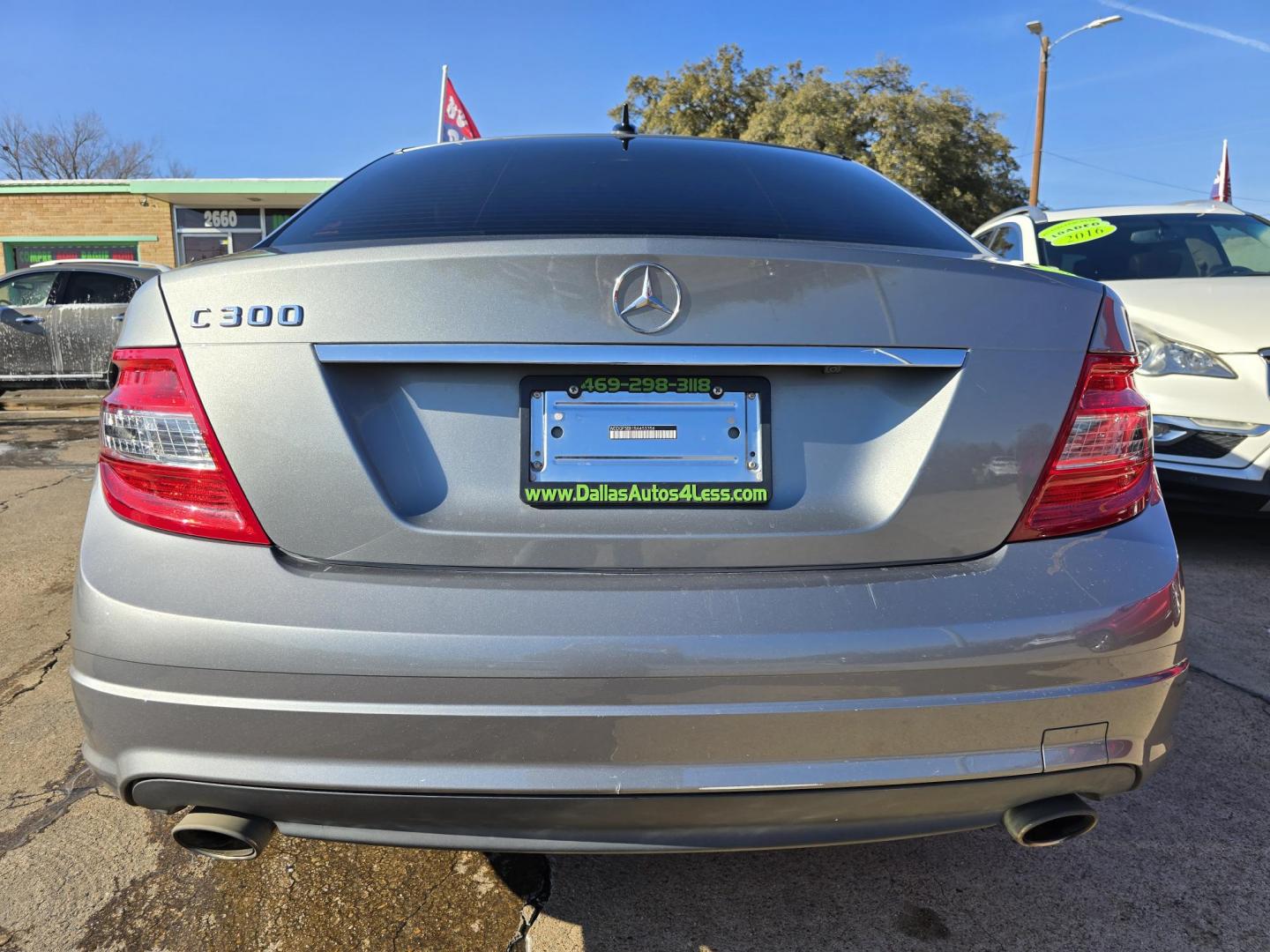 2011 SILVER Mercedes-Benz C-Class Luxury (WDDGF5EB1BA) with an 3.0L V6 DOHC 24V engine, 7-Speed Automatic transmission, located at 2660 S.Garland Avenue, Garland, TX, 75041, (469) 298-3118, 32.885551, -96.655602 - Photo#4