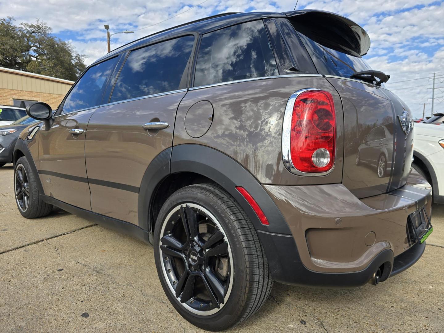 2011 BROWN Mini Cooper S ALL4 COUNTRYMAN (WMWZC5C59BW) with an 1.6L L4 DOHC 16V TURBO engine, AUTO transmission, located at 2660 S.Garland Avenue, Garland, TX, 75041, (469) 298-3118, 32.885551, -96.655602 - Photo#5