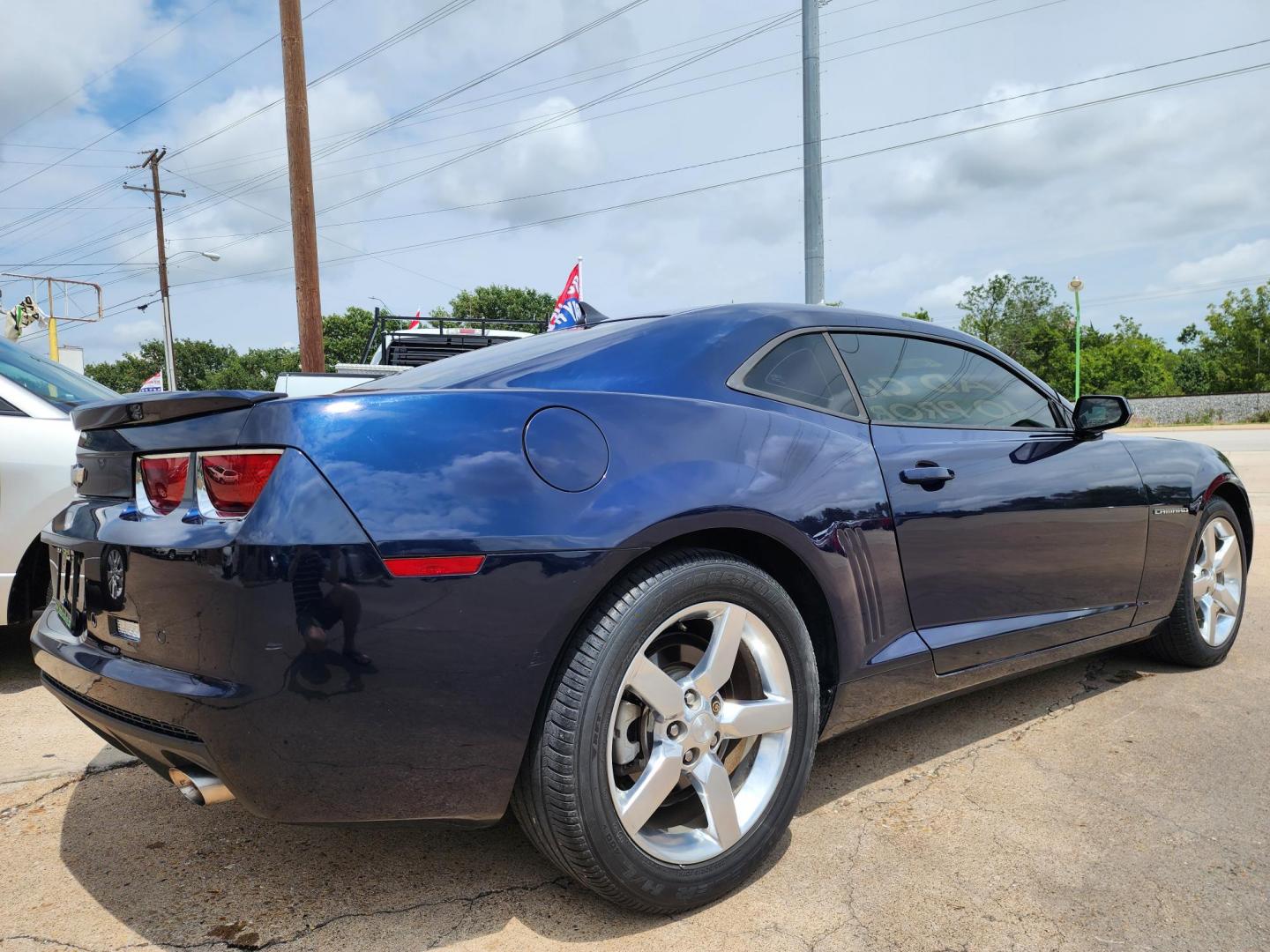 2012 Chevrolet Camaro Coupe 1LT (2G1FB1E30C9) with an 3.6L V6 DOHC 24V FFV engine, 6-Speed Automatic transmission, located at 2660 S.Garland Avenue, Garland, TX, 75041, (469) 298-3118, 32.885551, -96.655602 - Photo#3