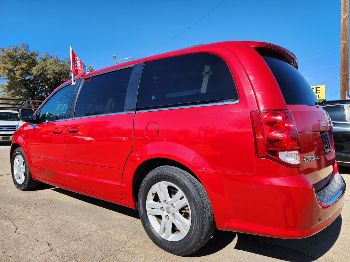 2012 RED DODGE GRAND CARAVAN CREW CREW (2C4RDGDG0CR) , AUTO transmission, located at 2660 S.Garland Avenue, Garland, TX, 75041, (469) 298-3118, 32.885551, -96.655602 - Welcome to DallasAutos4Less, one of the Premier BUY HERE PAY HERE Dealers in the North Dallas Area. We specialize in financing to people with NO CREDIT or BAD CREDIT. We need proof of income, proof of residence, and a ID. Come buy your new car from us today!! This is a very clean 2012 DODGE GRAND - Photo#5