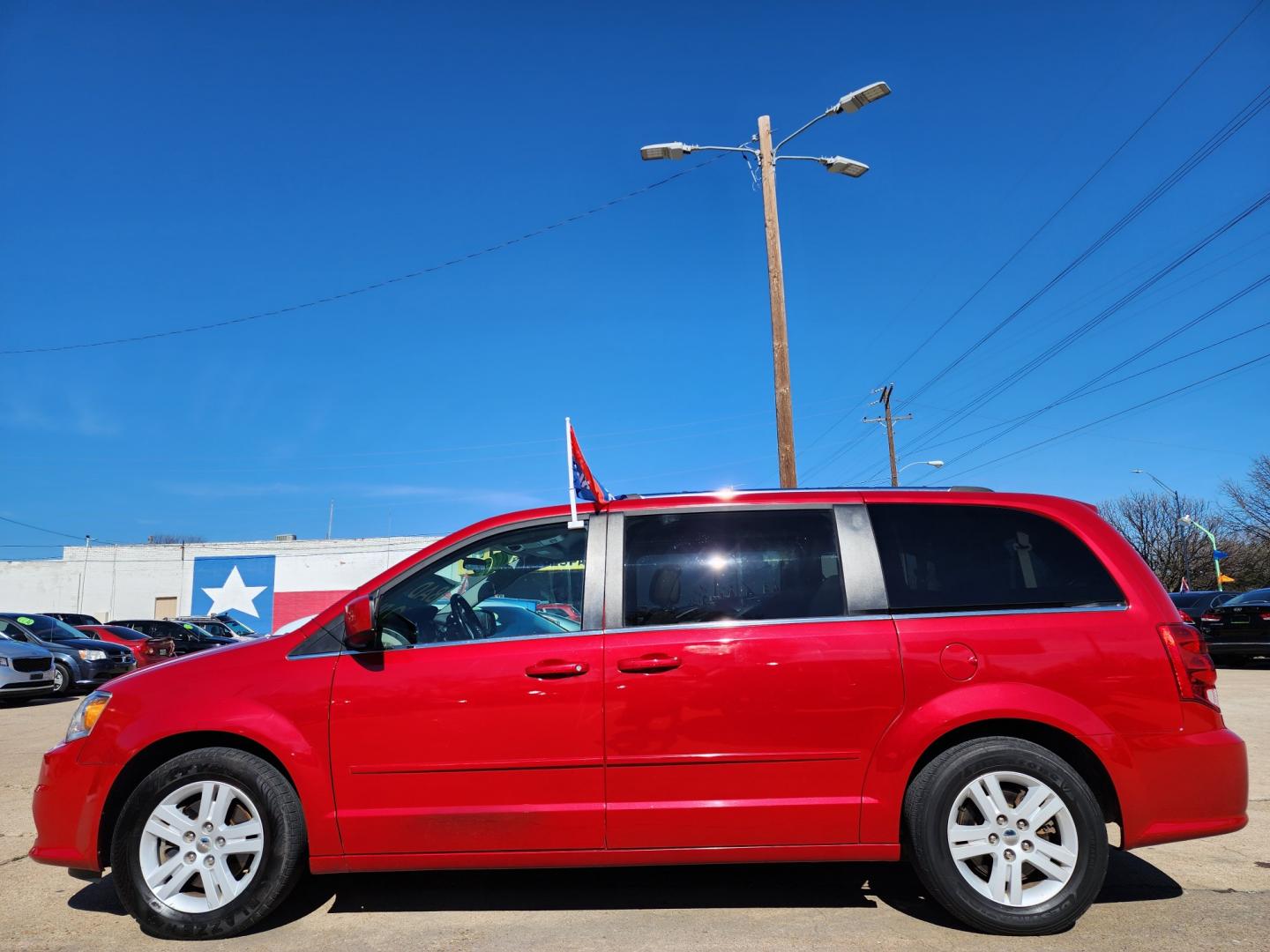 2012 RED DODGE GRAND CARAVAN CREW CREW (2C4RDGDG0CR) , AUTO transmission, located at 2660 S.Garland Avenue, Garland, TX, 75041, (469) 298-3118, 32.885551, -96.655602 - Welcome to DallasAutos4Less, one of the Premier BUY HERE PAY HERE Dealers in the North Dallas Area. We specialize in financing to people with NO CREDIT or BAD CREDIT. We need proof of income, proof of residence, and a ID. Come buy your new car from us today!! This is a very clean 2012 DODGE GRAND - Photo#6