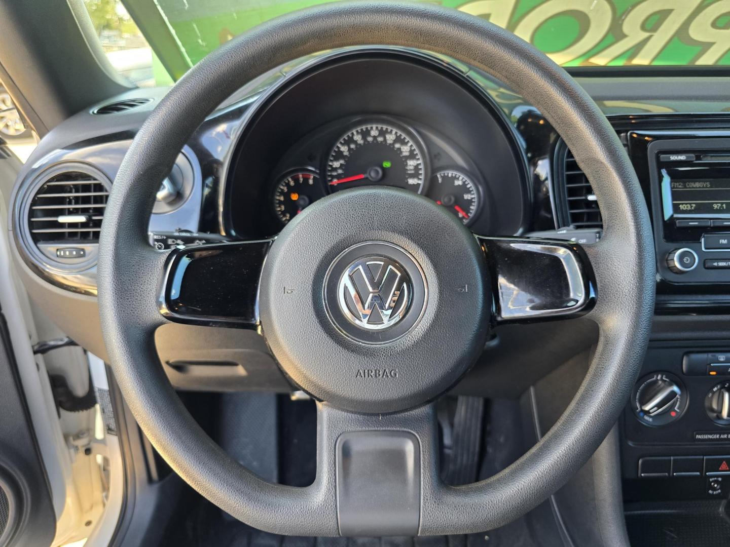 2012 Volkswagen Beetle (3VWFP7AT6CM) with an 2.5L L5 DOHC 20V engine, AUTO transmission, located at 2660 S.Garland Avenue, Garland, TX, 75041, (469) 298-3118, 32.885551, -96.655602 - Photo#12