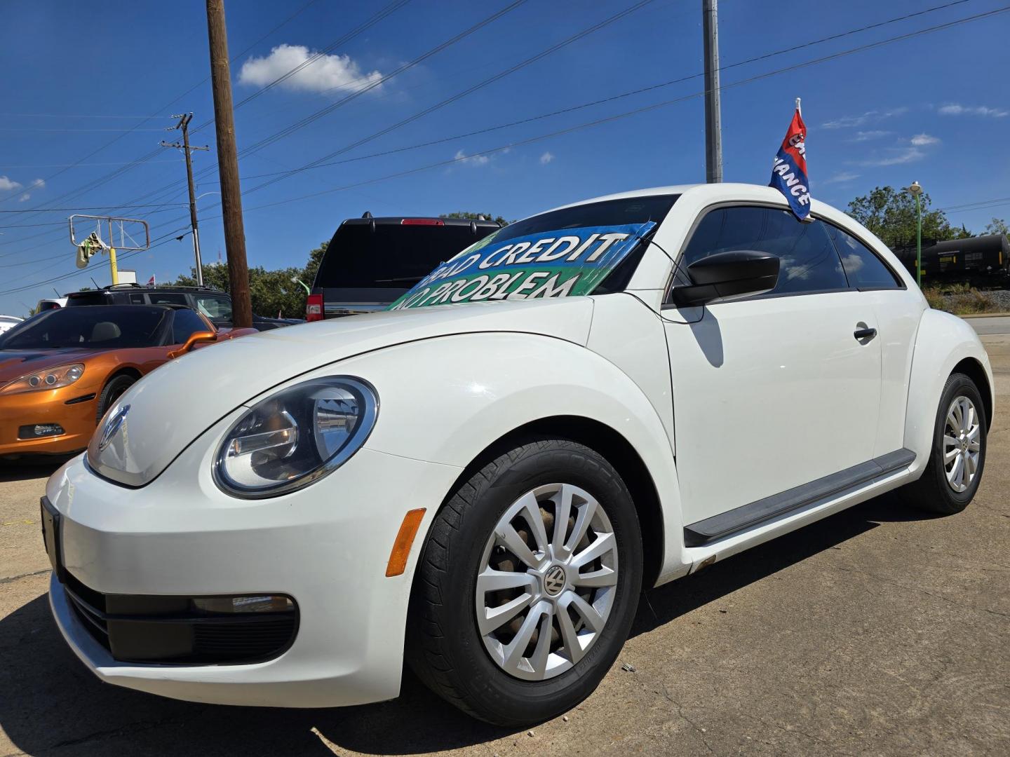 2012 Volkswagen Beetle (3VWFP7AT6CM) with an 2.5L L5 DOHC 20V engine, AUTO transmission, located at 2660 S.Garland Avenue, Garland, TX, 75041, (469) 298-3118, 32.885551, -96.655602 - Photo#7