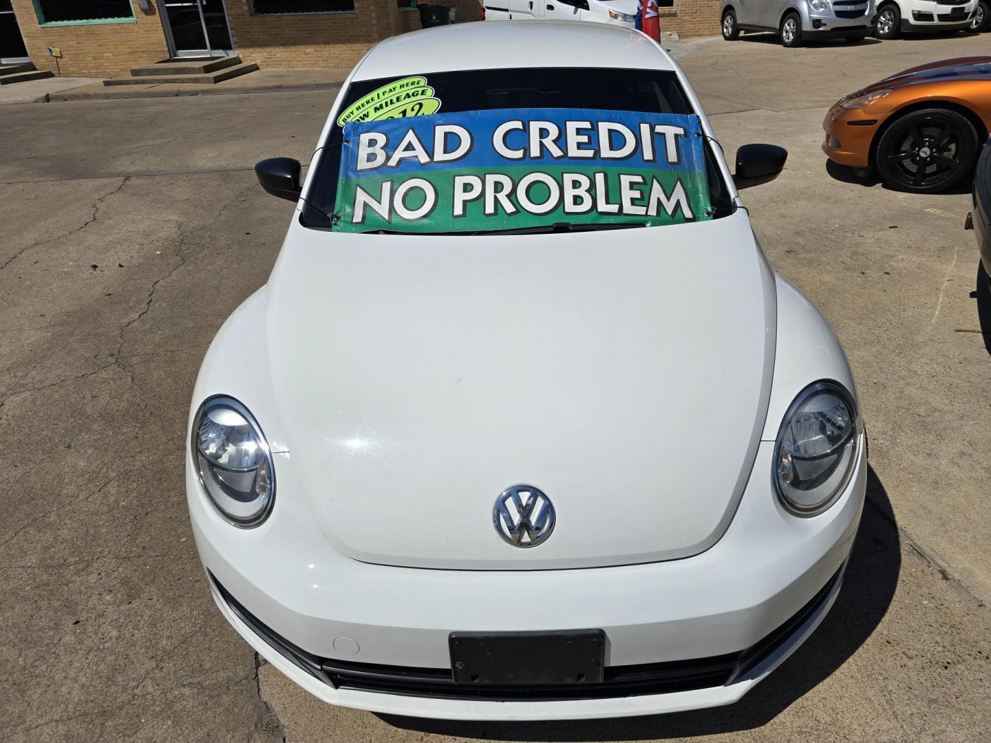 2012 Volkswagen Beetle (3VWFP7AT6CM) with an 2.5L L5 DOHC 20V engine, AUTO transmission, located at 2660 S.Garland Avenue, Garland, TX, 75041, (469) 298-3118, 32.885551, -96.655602 - Photo#8