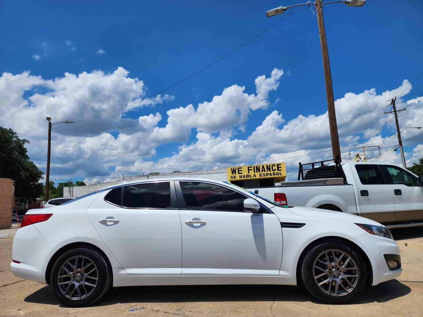 2013 DIAMOND WHITE /BLACK Kia Optima EX (5XXGN4A7XDG) with an 2.4L L4 DOHC 16V engine, 6-Speed Automatic transmission, located at 2660 S.Garland Avenue, Garland, TX, 75041, (469) 298-3118, 32.885551, -96.655602 - Welcome to DallasAutos4Less, one of the Premier BUY HERE PAY HERE Dealers in the North Dallas Area. We specialize in financing to people with NO CREDIT or BAD CREDIT. We need proof of income, proof of residence, and a ID. Come buy your new car from us today!! This is a Very clean 2037 KIA OPTIMA - Photo#2