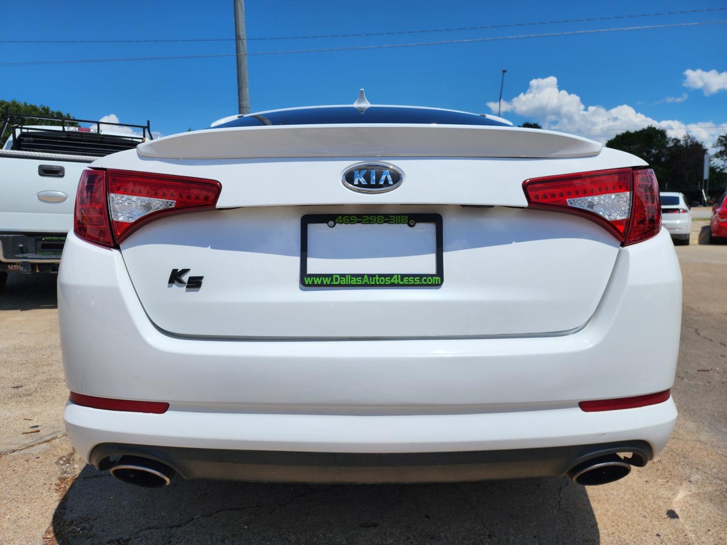 2013 DIAMOND WHITE /BLACK Kia Optima EX (5XXGN4A7XDG) with an 2.4L L4 DOHC 16V engine, 6-Speed Automatic transmission, located at 2660 S.Garland Avenue, Garland, TX, 75041, (469) 298-3118, 32.885551, -96.655602 - Welcome to DallasAutos4Less, one of the Premier BUY HERE PAY HERE Dealers in the North Dallas Area. We specialize in financing to people with NO CREDIT or BAD CREDIT. We need proof of income, proof of residence, and a ID. Come buy your new car from us today!! This is a Very clean 2037 KIA OPTIMA - Photo#4