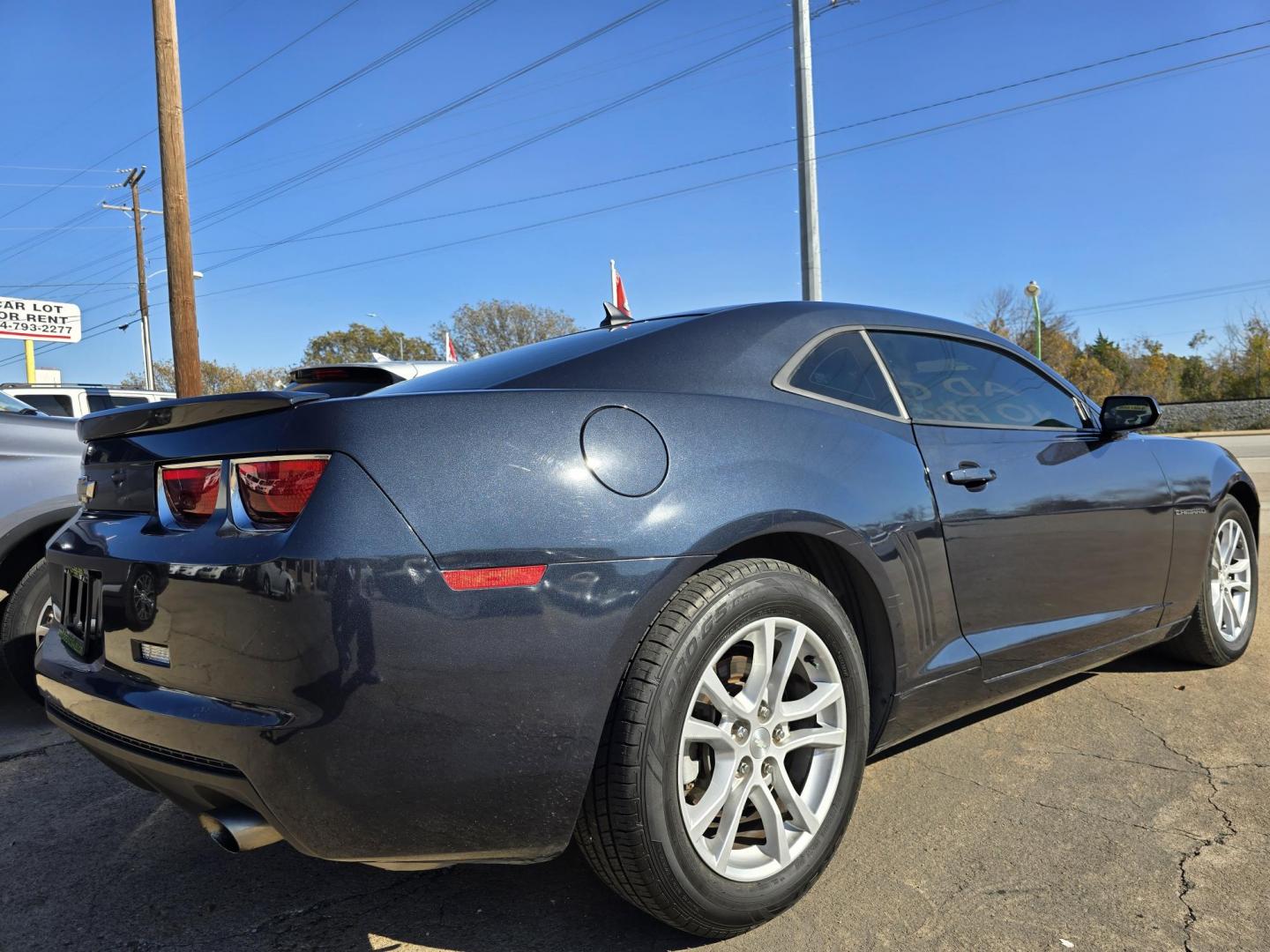 2013 BLUE /BLACK Chevrolet Camaro LS (2G1FA1E32D9) with an 3.6L V6 DOHC 24V FFV engine, 6-Speed Automatic transmission, located at 2660 S.Garland Avenue, Garland, TX, 75041, (469) 298-3118, 32.885551, -96.655602 - Welcome to DallasAutos4Less, one of the Premier BUY HERE PAY HERE Dealers in the North Dallas Area. We specialize in financing to people with NO CREDIT or BAD CREDIT. We need proof of income, proof of residence, and a ID. Come buy your new car from us today!! This is a very well cared for 2013 CH - Photo#3