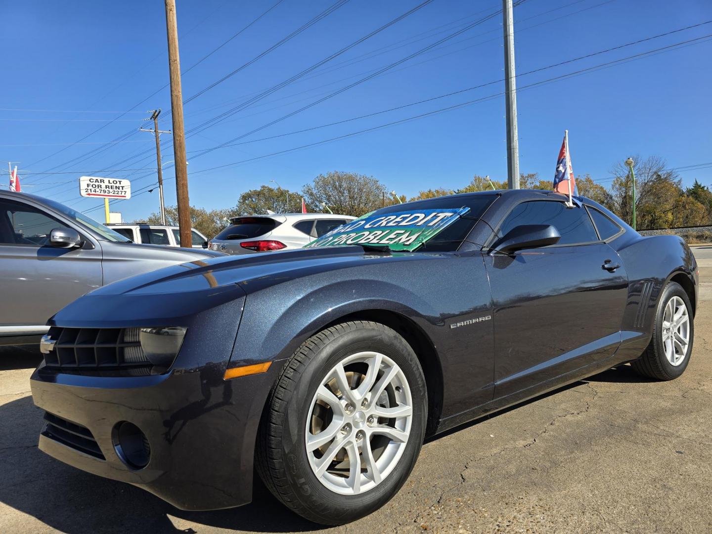 2013 BLUE /BLACK Chevrolet Camaro LS (2G1FA1E32D9) with an 3.6L V6 DOHC 24V FFV engine, 6-Speed Automatic transmission, located at 2660 S.Garland Avenue, Garland, TX, 75041, (469) 298-3118, 32.885551, -96.655602 - Welcome to DallasAutos4Less, one of the Premier BUY HERE PAY HERE Dealers in the North Dallas Area. We specialize in financing to people with NO CREDIT or BAD CREDIT. We need proof of income, proof of residence, and a ID. Come buy your new car from us today!! This is a very well cared for 2013 CH - Photo#7