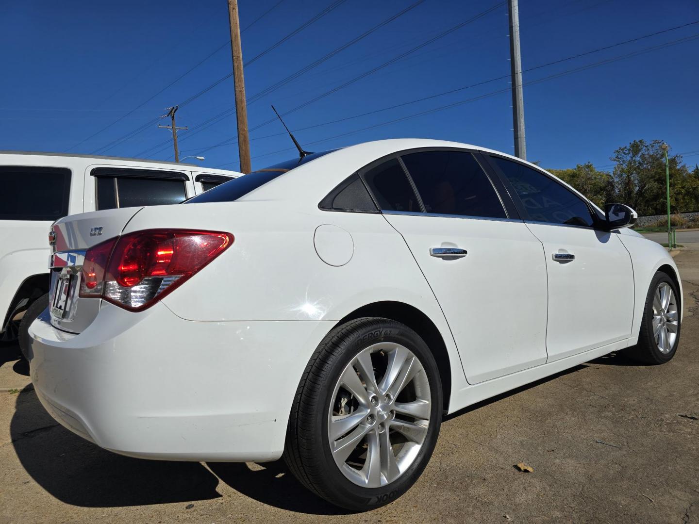 2013 WHITE /BEIGE Chevrolet Cruze LTZ (1G1PG5SB0D7) with an 1.4L L4 DOHC 16V TURBO engine, 6-Speed Automatic transmission, located at 2660 S.Garland Avenue, Garland, TX, 75041, (469) 298-3118, 32.885551, -96.655602 - Welcome to DallasAutos4Less, one of the Premier BUY HERE PAY HERE Dealers in the North Dallas Area. We specialize in financing to people with NO CREDIT or BAD CREDIT. We need proof of income, proof of residence, and a ID. Come buy your new car from us today!! This is a very well cared for 2013 CH - Photo#3