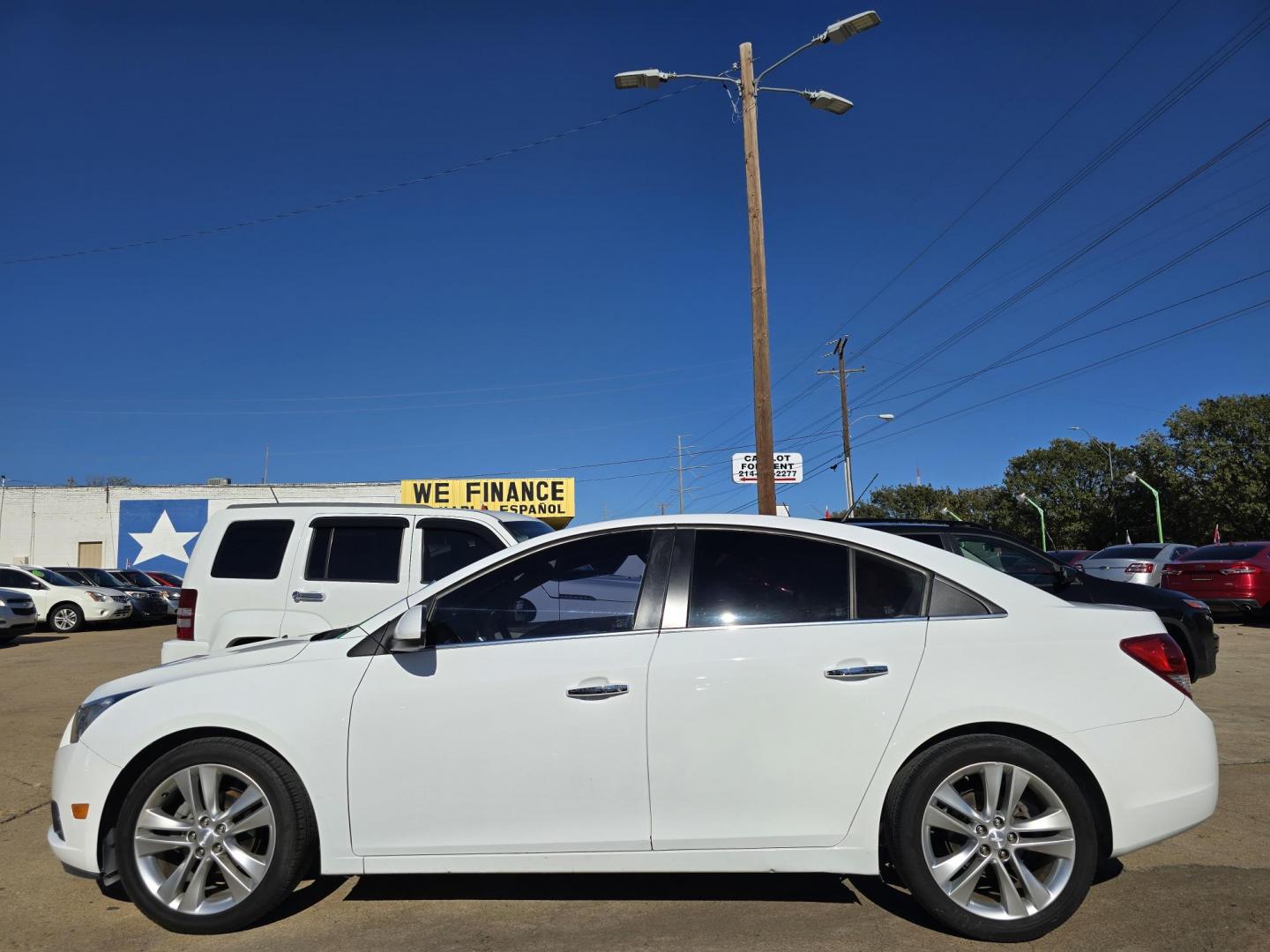 2013 WHITE /BEIGE Chevrolet Cruze LTZ (1G1PG5SB0D7) with an 1.4L L4 DOHC 16V TURBO engine, 6-Speed Automatic transmission, located at 2660 S.Garland Avenue, Garland, TX, 75041, (469) 298-3118, 32.885551, -96.655602 - Welcome to DallasAutos4Less, one of the Premier BUY HERE PAY HERE Dealers in the North Dallas Area. We specialize in financing to people with NO CREDIT or BAD CREDIT. We need proof of income, proof of residence, and a ID. Come buy your new car from us today!! This is a very well cared for 2013 CH - Photo#6