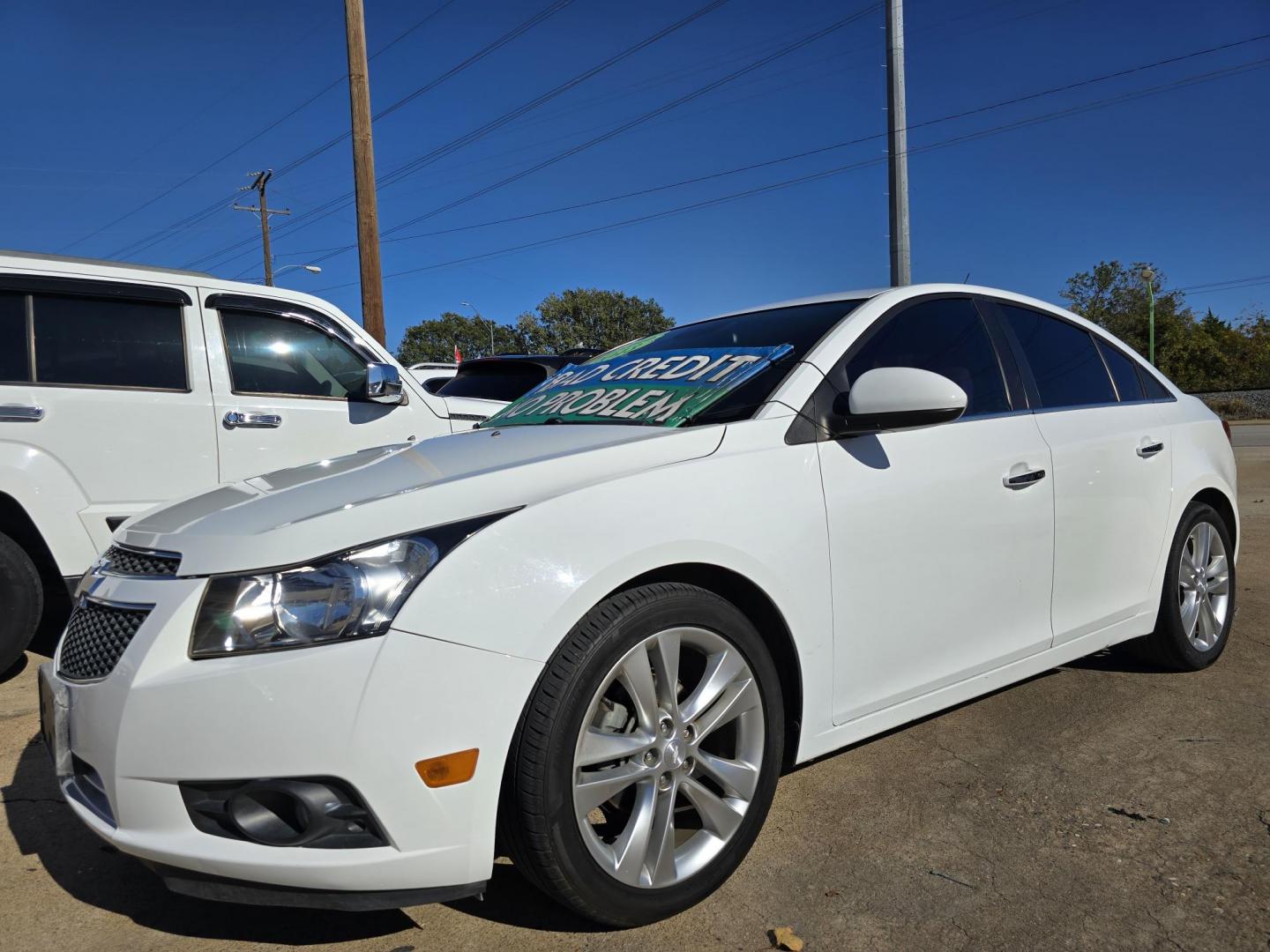 2013 WHITE /BEIGE Chevrolet Cruze LTZ (1G1PG5SB0D7) with an 1.4L L4 DOHC 16V TURBO engine, 6-Speed Automatic transmission, located at 2660 S.Garland Avenue, Garland, TX, 75041, (469) 298-3118, 32.885551, -96.655602 - Welcome to DallasAutos4Less, one of the Premier BUY HERE PAY HERE Dealers in the North Dallas Area. We specialize in financing to people with NO CREDIT or BAD CREDIT. We need proof of income, proof of residence, and a ID. Come buy your new car from us today!! This is a very well cared for 2013 CH - Photo#7