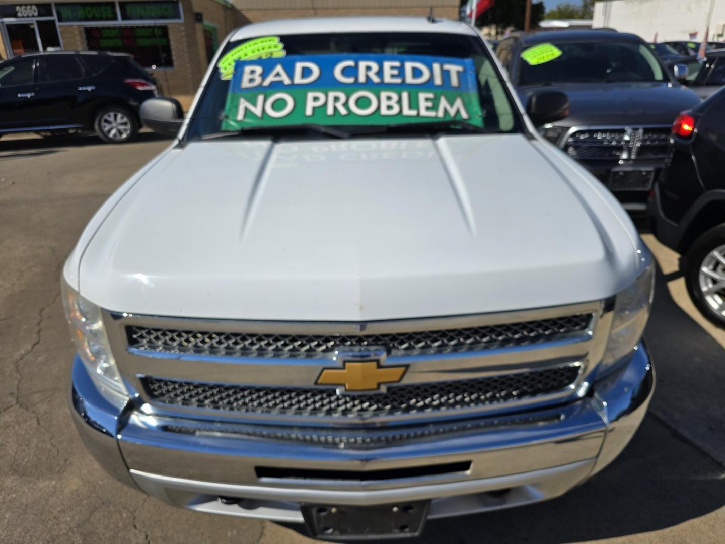 2013 WHITE Chevrolet Silverado 1500 LT (1GCRCSE04DZ) with an 5.3L V8 OHV 16V FFV engine, AUTO transmission, located at 2660 S.Garland Avenue, Garland, TX, 75041, (469) 298-3118, 32.885551, -96.655602 - Photo#10