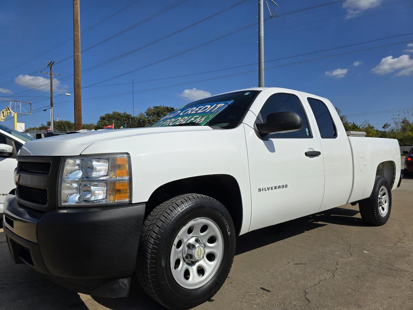 2013 WHITE Chevrolet Silverado 1500 LS (1GCRCPEA2DZ) with an 4.8L V8 OHV 16V engine, AUTO transmission, located at 2660 S.Garland Avenue, Garland, TX, 75041, (469) 298-3118, 32.885551, -96.655602 - Photo#8