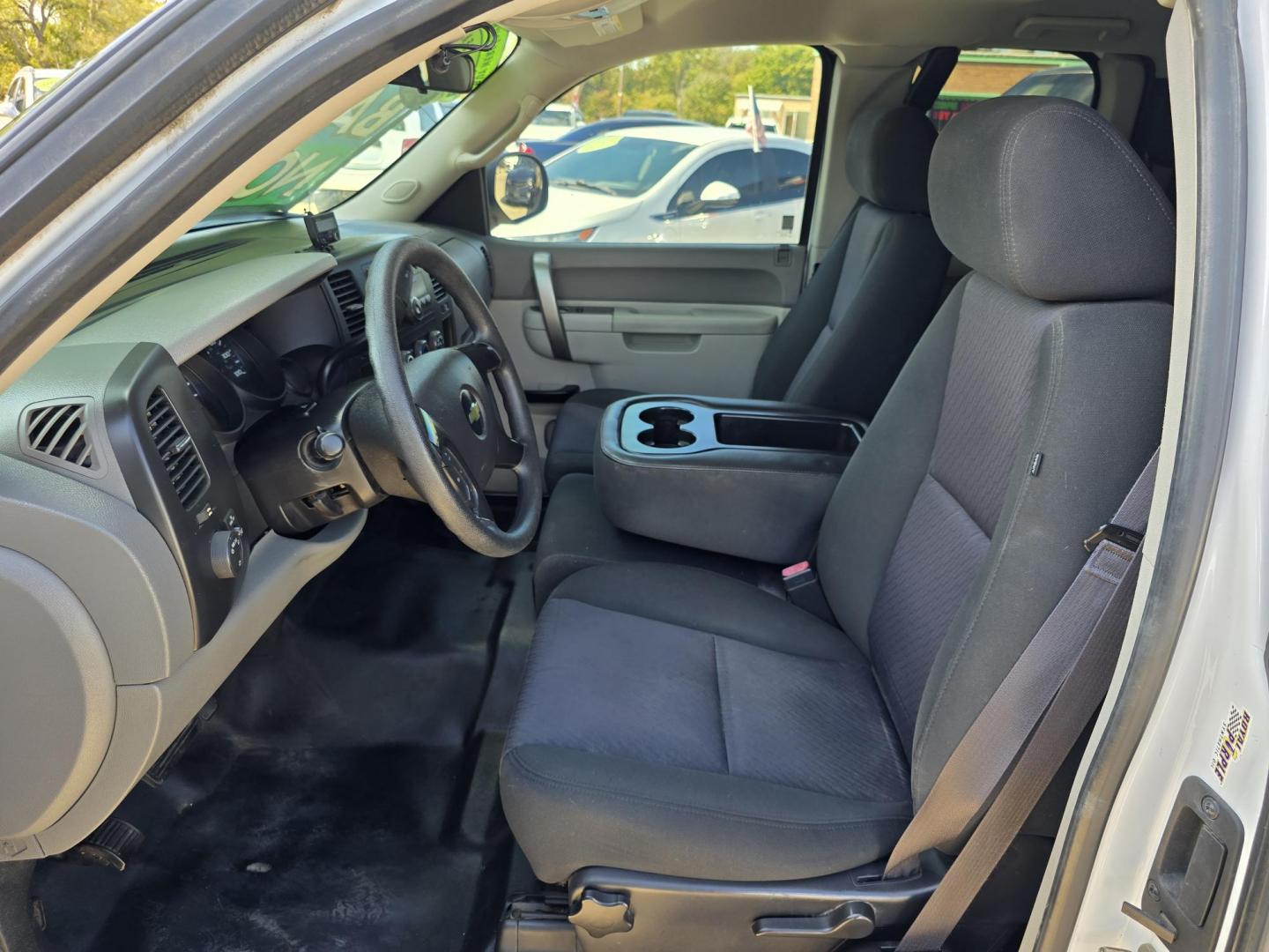 2013 WHITE Chevrolet Silverado 1500 LS (1GCRCPEA2DZ) with an 4.8L V8 OHV 16V engine, AUTO transmission, located at 2660 S.Garland Avenue, Garland, TX, 75041, (469) 298-3118, 32.885551, -96.655602 - Photo#12