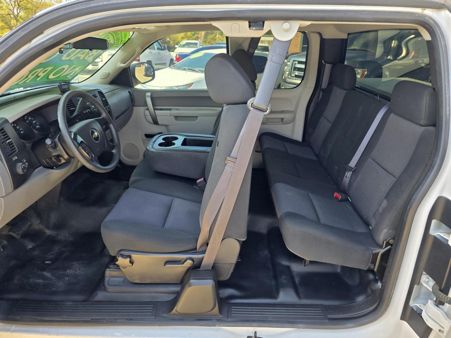 2013 WHITE Chevrolet Silverado 1500 LS (1GCRCPEA2DZ) with an 4.8L V8 OHV 16V engine, AUTO transmission, located at 2660 S.Garland Avenue, Garland, TX, 75041, (469) 298-3118, 32.885551, -96.655602 - Photo#15