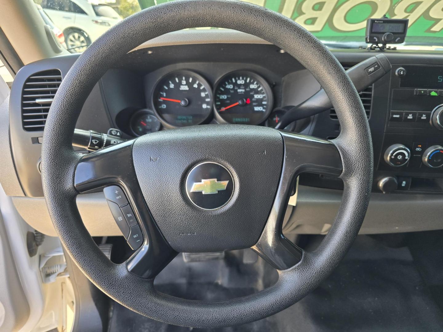 2013 WHITE Chevrolet Silverado 1500 LS (1GCRCPEA2DZ) with an 4.8L V8 OHV 16V engine, AUTO transmission, located at 2660 S.Garland Avenue, Garland, TX, 75041, (469) 298-3118, 32.885551, -96.655602 - Photo#13