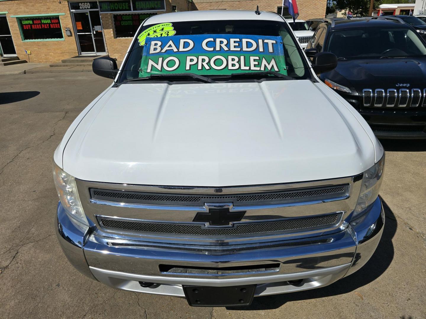 2013 WHITE Chevrolet Silverado 1500 LT (1GCRKSE73DZ) with an 5.3L V8 OHV 16V FFV engine, 6-Speed Automatic transmission, located at 2660 S.Garland Avenue, Garland, TX, 75041, (469) 298-3118, 32.885551, -96.655602 - Photo#9