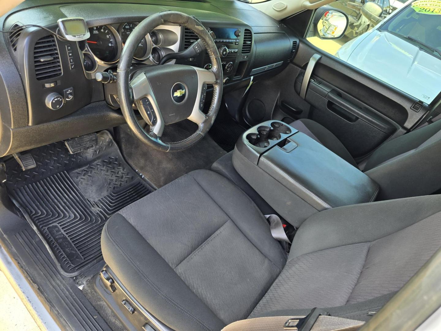 2013 WHITE Chevrolet Silverado 1500 LT (1GCRKSE73DZ) with an 5.3L V8 OHV 16V FFV engine, 6-Speed Automatic transmission, located at 2660 S.Garland Avenue, Garland, TX, 75041, (469) 298-3118, 32.885551, -96.655602 - Photo#11