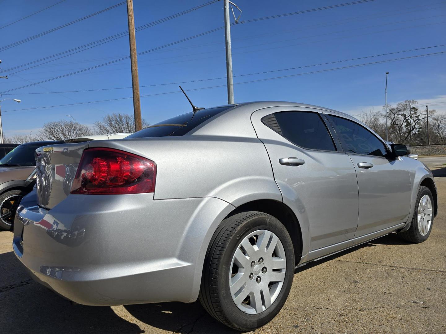 2013 SILVER Dodge Avenger SE (1C3CDZAB5DN) with an 2.4L L4 DOHC 16V engine, 4-Speed Automatic transmission, located at 2660 S.Garland Avenue, Garland, TX, 75041, (469) 298-3118, 32.885551, -96.655602 - Photo#3