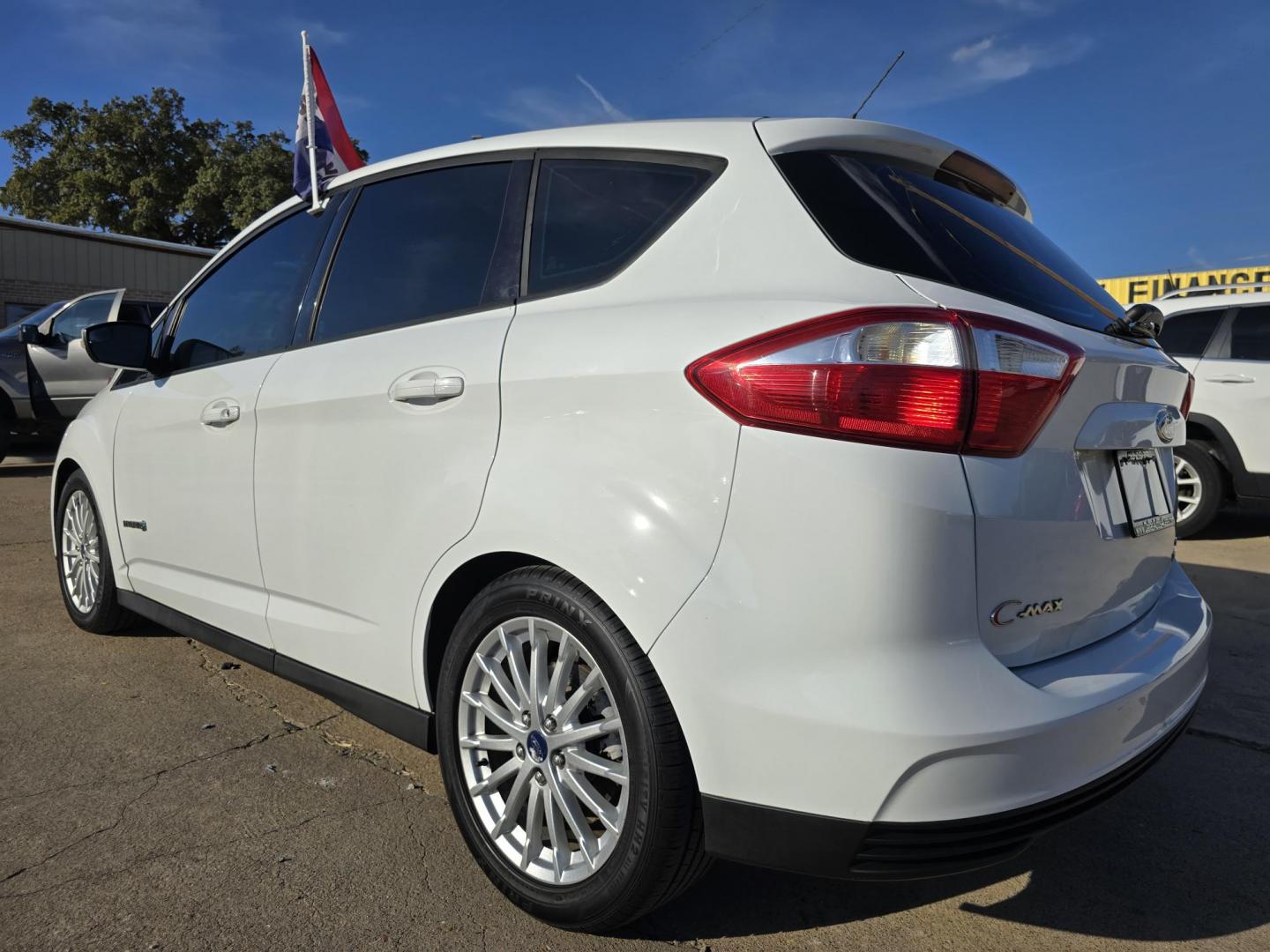 2013 WHITE Ford C-Max Hybrid SE (1FADP5AU8DL) with an 2.0L L4 DOHC 16V HYBRID engine, Continuously Variable Transmission transmission, located at 2660 S.Garland Avenue, Garland, TX, 75041, (469) 298-3118, 32.885551, -96.655602 - Photo#5