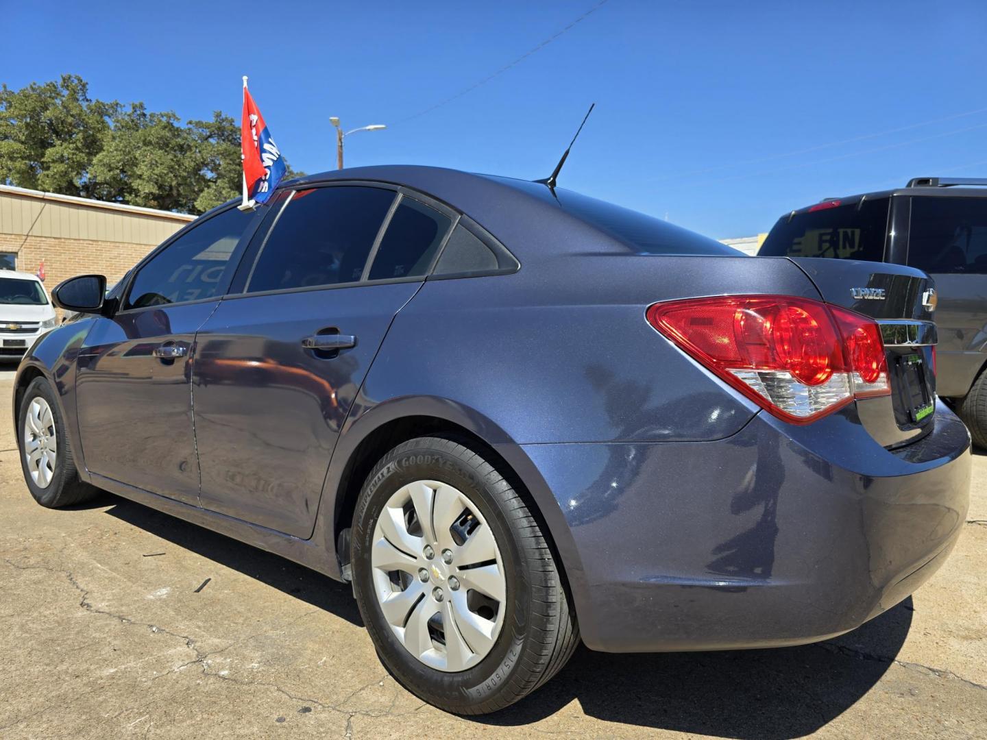 2014 BLUE /GRAY CHEVROLET CRUZE LS LS (1G1PA5SH7E7) , AUTO transmission, located at 2660 S.Garland Avenue, Garland, TX, 75041, (469) 298-3118, 32.885551, -96.655602 - Welcome to DallasAutos4Less, one of the Premier BUY HERE PAY HERE Dealers in the North Dallas Area. We specialize in financing to people with NO CREDIT or BAD CREDIT. We need proof of income, proof of residence, and a ID. Come buy your new car from us today!! This is a very clean 2014 CHEVY CRUZE - Photo#5