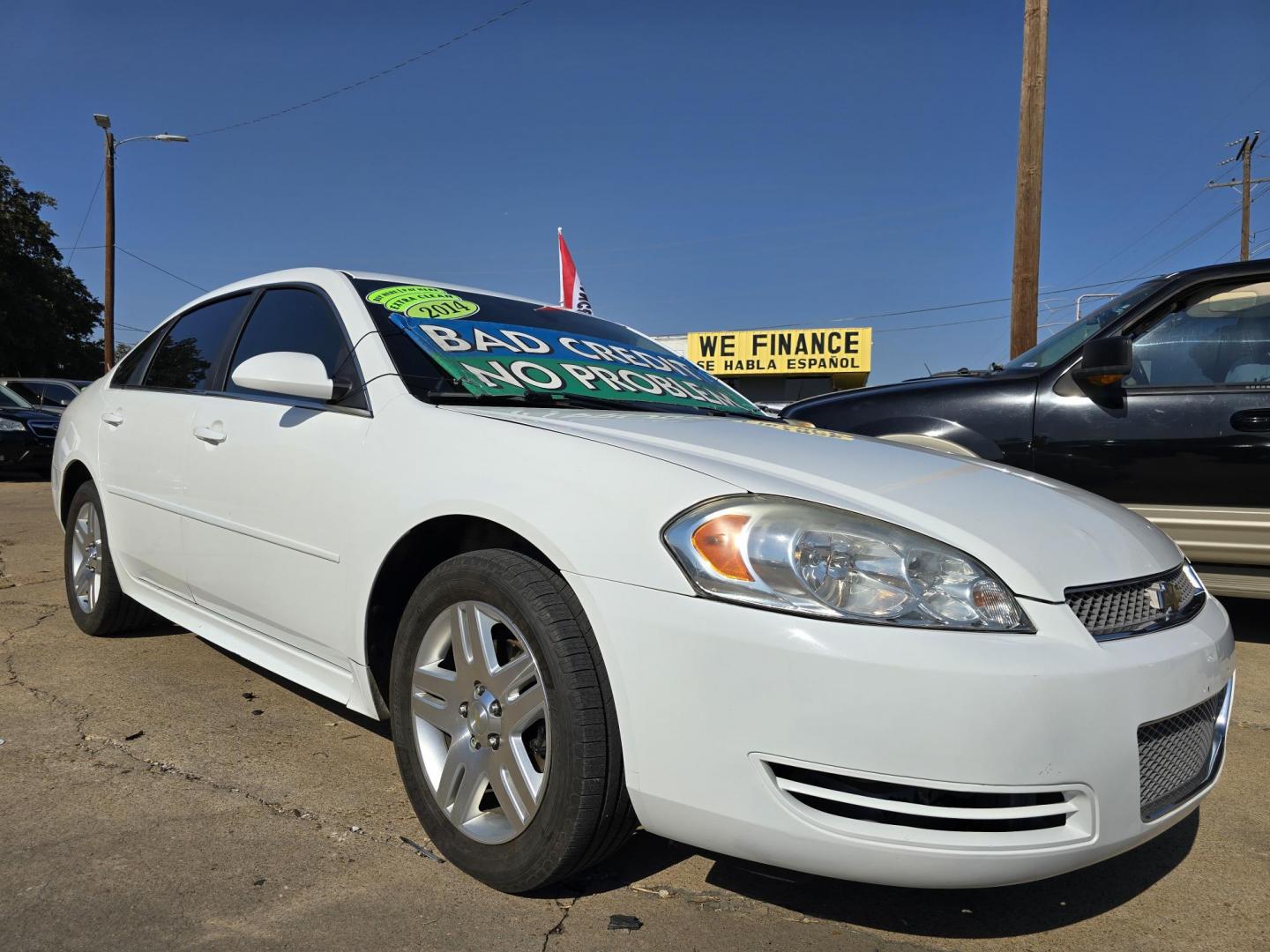 2014 WHITE Chevrolet Impala LT (2G1WB5E36E1) with an 3.6L V6 DOHC 16V FFV engine, 6-Speed Automatic transmission, located at 2660 S.Garland Avenue, Garland, TX, 75041, (469) 298-3118, 32.885551, -96.655602 - Photo#1