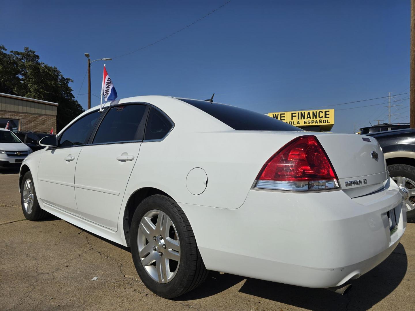 2014 WHITE Chevrolet Impala LT (2G1WB5E36E1) with an 3.6L V6 DOHC 16V FFV engine, 6-Speed Automatic transmission, located at 2660 S.Garland Avenue, Garland, TX, 75041, (469) 298-3118, 32.885551, -96.655602 - Photo#5