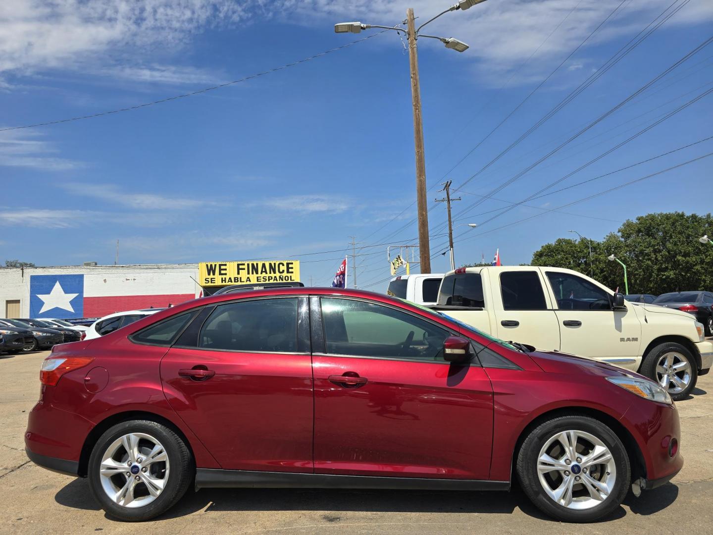 2014 RED /BEIGE FORD FOCUS SE SE (1FADP3F24EL) , AUTO transmission, located at 2660 S.Garland Avenue, Garland, TX, 75041, (469) 298-3118, 32.885551, -96.655602 - Welcome to DallasAutos4Less, one of the Premier BUY HERE PAY HERE Dealers in the North Dallas Area. We specialize in financing to people with NO CREDIT or BAD CREDIT. We need proof of income, proof of residence, and a ID. Come buy your new car from us today!! This is a Very clean 2014 FORD FOCUS - Photo#2