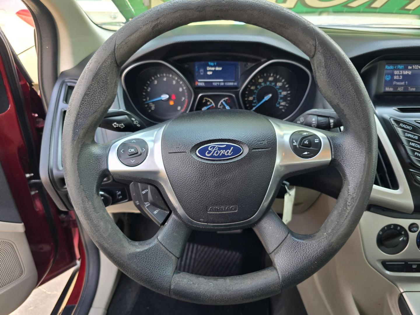 2014 RED /BEIGE FORD FOCUS SE SE (1FADP3F24EL) , AUTO transmission, located at 2660 S.Garland Avenue, Garland, TX, 75041, (469) 298-3118, 32.885551, -96.655602 - Welcome to DallasAutos4Less, one of the Premier BUY HERE PAY HERE Dealers in the North Dallas Area. We specialize in financing to people with NO CREDIT or BAD CREDIT. We need proof of income, proof of residence, and a ID. Come buy your new car from us today!! This is a Very clean 2014 FORD FOCUS - Photo#10