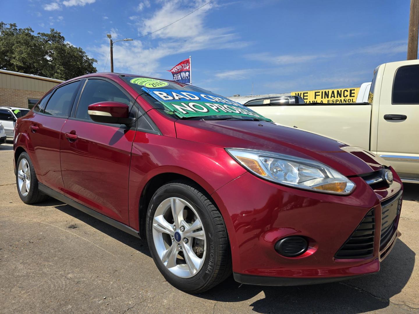 2014 RED /BEIGE FORD FOCUS SE SE (1FADP3F24EL) , AUTO transmission, located at 2660 S.Garland Avenue, Garland, TX, 75041, (469) 298-3118, 32.885551, -96.655602 - Welcome to DallasAutos4Less, one of the Premier BUY HERE PAY HERE Dealers in the North Dallas Area. We specialize in financing to people with NO CREDIT or BAD CREDIT. We need proof of income, proof of residence, and a ID. Come buy your new car from us today!! This is a Very clean 2014 FORD FOCUS - Photo#1