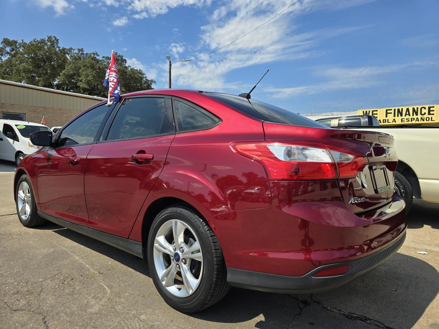 2014 RED /BEIGE FORD FOCUS SE SE (1FADP3F24EL) , AUTO transmission, located at 2660 S.Garland Avenue, Garland, TX, 75041, (469) 298-3118, 32.885551, -96.655602 - Welcome to DallasAutos4Less, one of the Premier BUY HERE PAY HERE Dealers in the North Dallas Area. We specialize in financing to people with NO CREDIT or BAD CREDIT. We need proof of income, proof of residence, and a ID. Come buy your new car from us today!! This is a Very clean 2014 FORD FOCUS - Photo#5