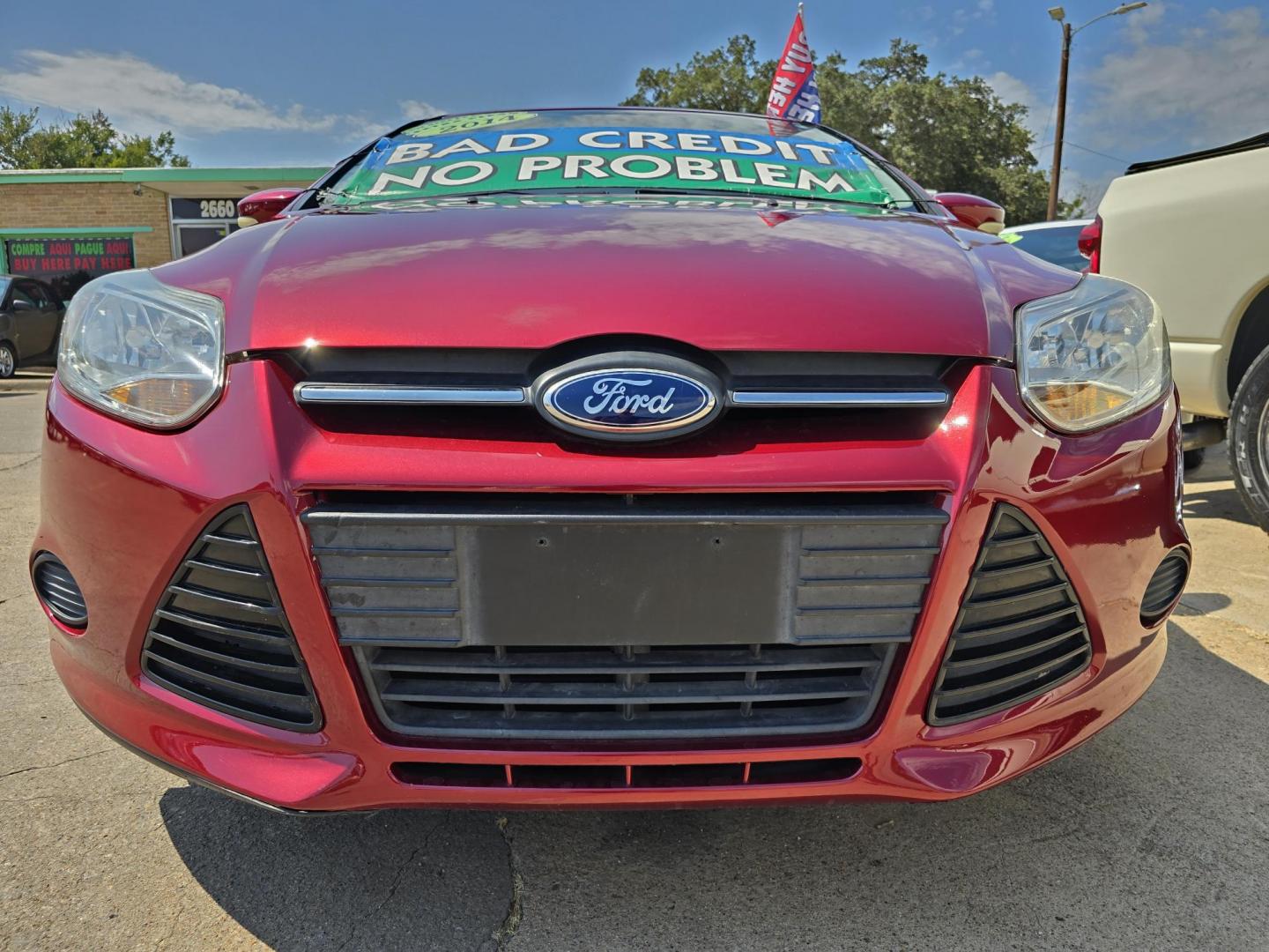 2014 RED /BEIGE FORD FOCUS SE SE (1FADP3F24EL) , AUTO transmission, located at 2660 S.Garland Avenue, Garland, TX, 75041, (469) 298-3118, 32.885551, -96.655602 - Welcome to DallasAutos4Less, one of the Premier BUY HERE PAY HERE Dealers in the North Dallas Area. We specialize in financing to people with NO CREDIT or BAD CREDIT. We need proof of income, proof of residence, and a ID. Come buy your new car from us today!! This is a Very clean 2014 FORD FOCUS - Photo#9