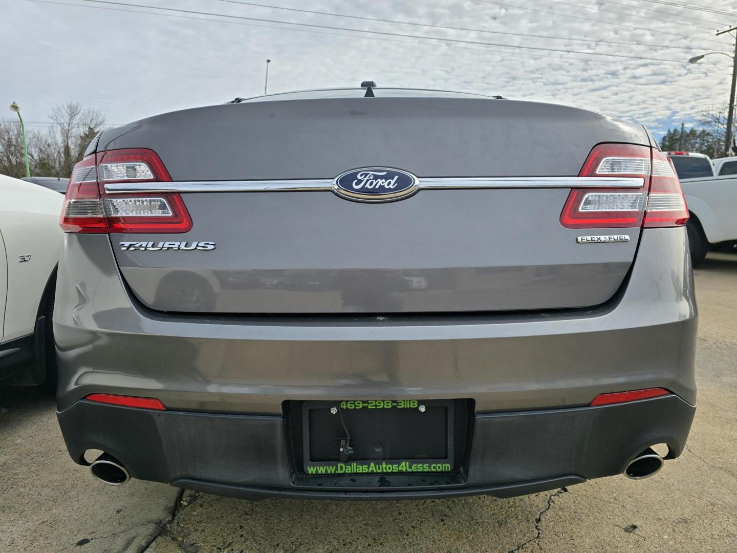 2014 GRAY Ford Taurus SE (1FAHP2D88EG) with an 3.5L V6 DOHC 24V engine, 6-Speed Automatic transmission, located at 2660 S.Garland Avenue, Garland, TX, 75041, (469) 298-3118, 32.885551, -96.655602 - Photo#4