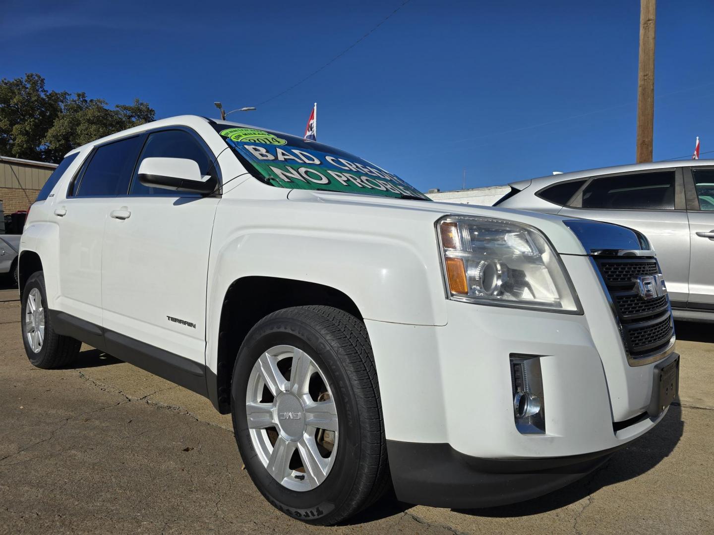 2014 WHITE GMC Terrain SLE (2GKFLVEK5E6) with an 2.4L L4 DOHC 16V FFV engine, 6-Speed Automatic transmission, located at 2660 S.Garland Avenue, Garland, TX, 75041, (469) 298-3118, 32.885551, -96.655602 - Photo#1