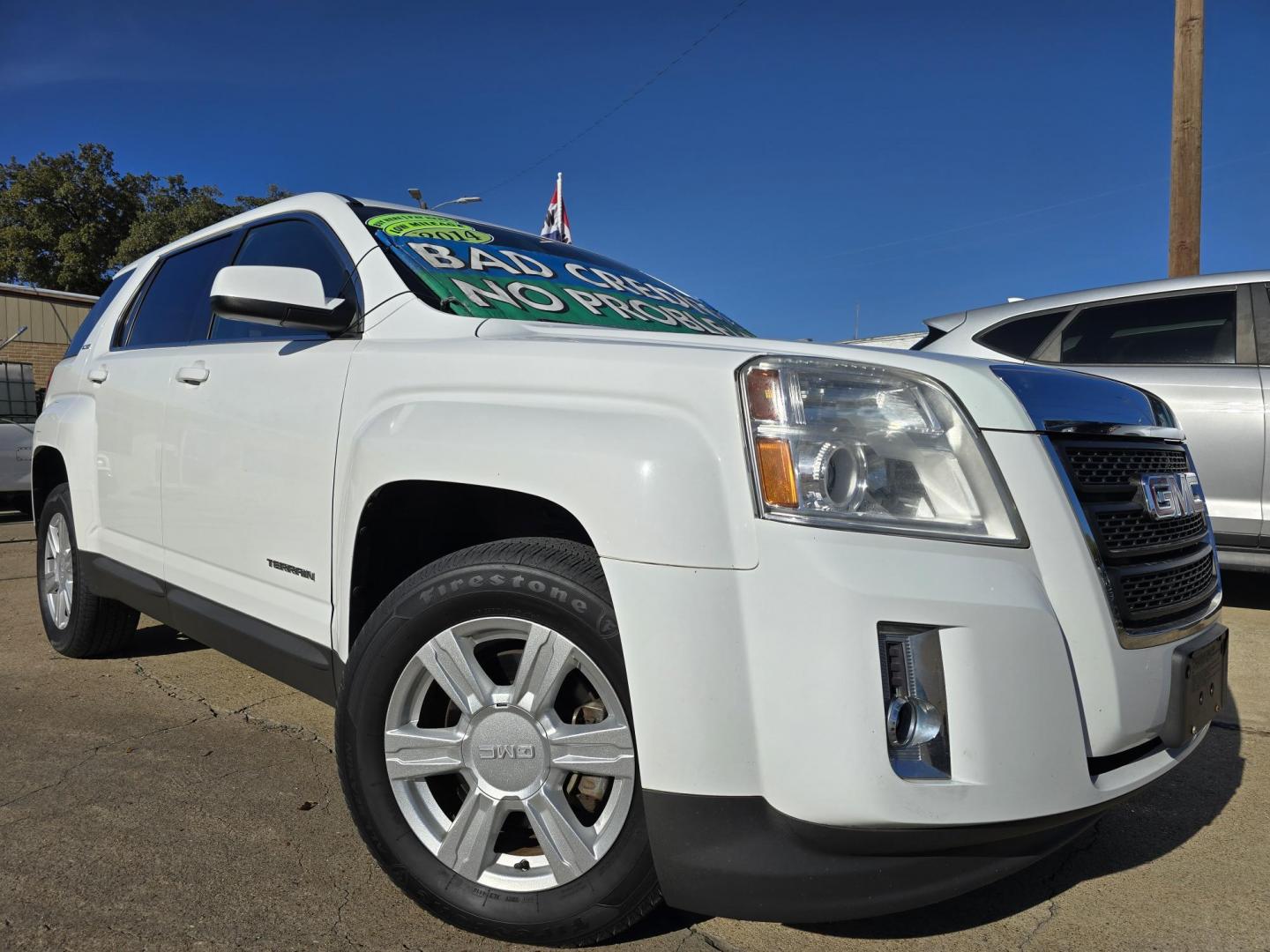 2014 WHITE GMC Terrain SLE (2GKFLVEK5E6) with an 2.4L L4 DOHC 16V FFV engine, 6-Speed Automatic transmission, located at 2660 S.Garland Avenue, Garland, TX, 75041, (469) 298-3118, 32.885551, -96.655602 - Photo#0