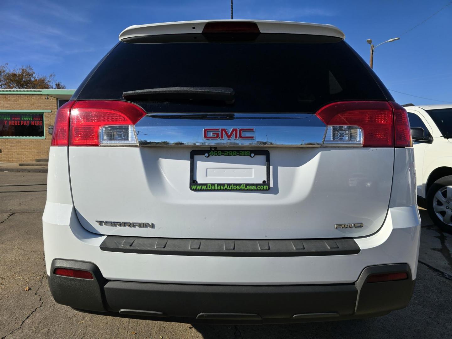 2014 WHITE GMC Terrain SLE (2GKFLVEK5E6) with an 2.4L L4 DOHC 16V FFV engine, 6-Speed Automatic transmission, located at 2660 S.Garland Avenue, Garland, TX, 75041, (469) 298-3118, 32.885551, -96.655602 - Photo#4